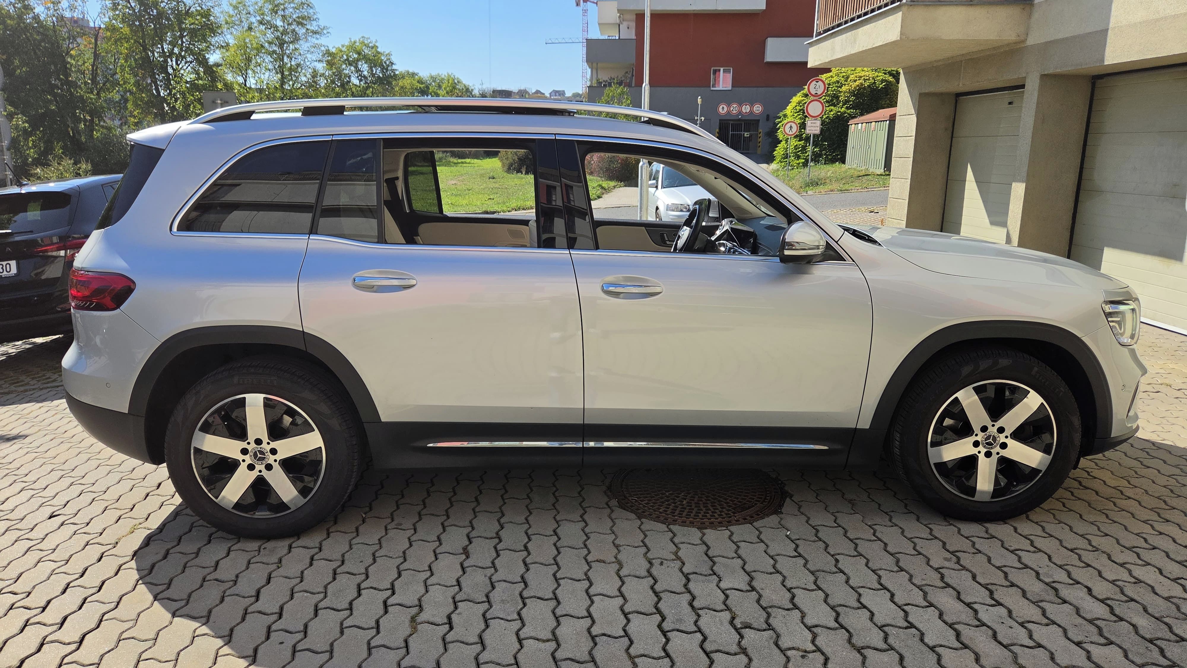 Mercedes-Benz GLB, Mercedes Benz GLB 250 4matic - fotka 4