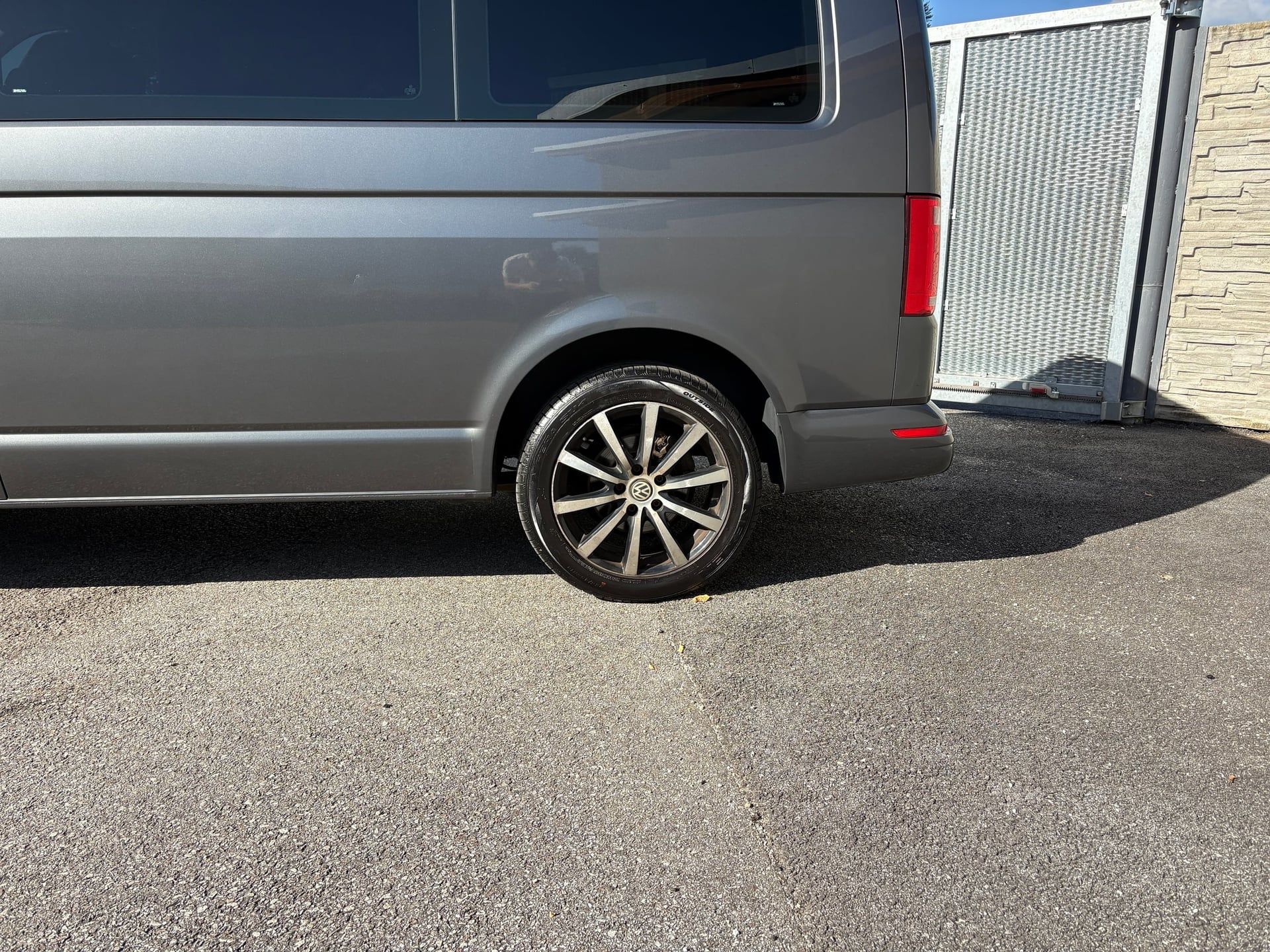 Volkswagen Multivan, 2.0 TDI/110kW/T6/Trendline/ČR - fotka 6