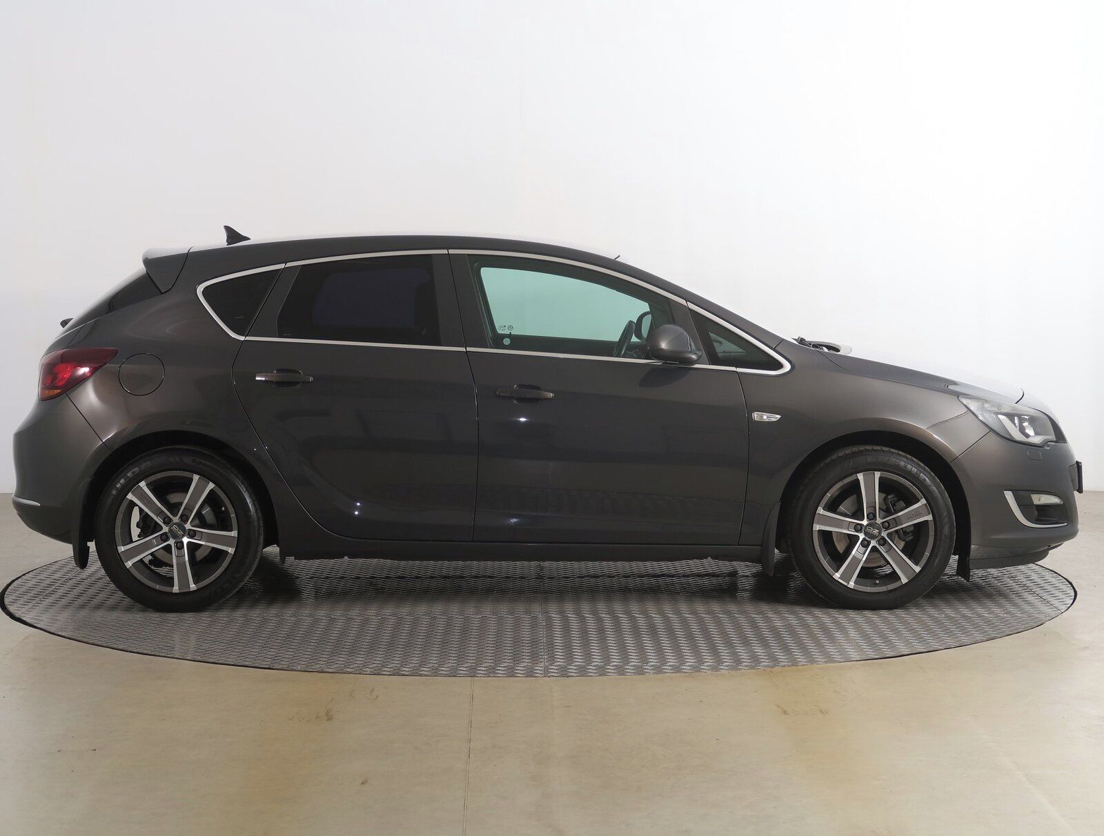 Opel Astra, 1.6 T - fotka 6