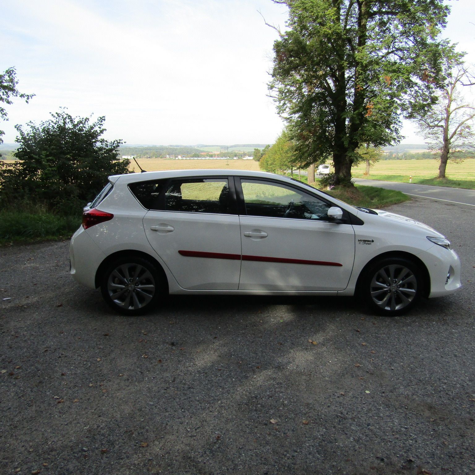 Toyota Auris, 1,8i 73kw HYBRID, NAJETO 45tkm - fotka 4