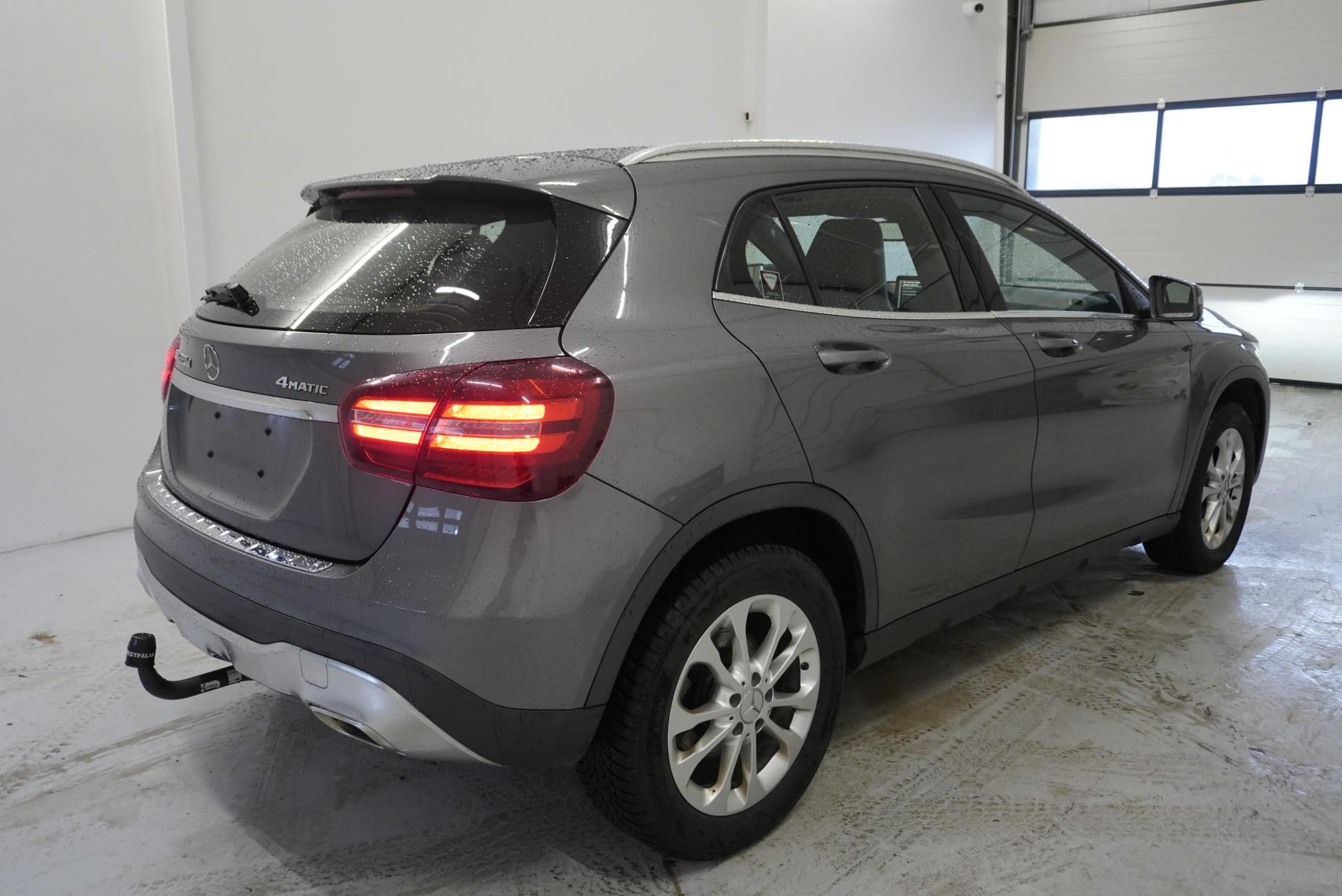 Mercedes-Benz GLA, GLA220D 4MATIC AMG-LINE AUT. - fotka 5
