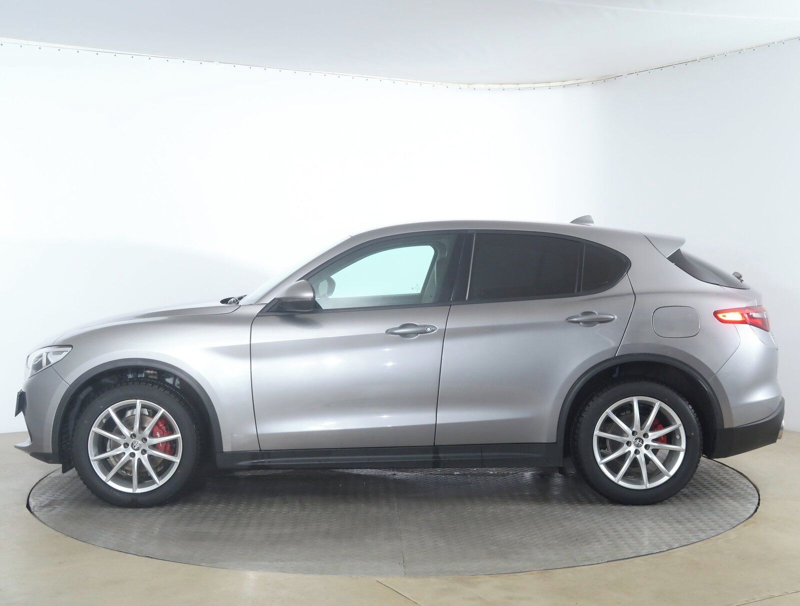Alfa Romeo Stelvio, 2.2 Diesel, 4X4, Automat - fotka 3