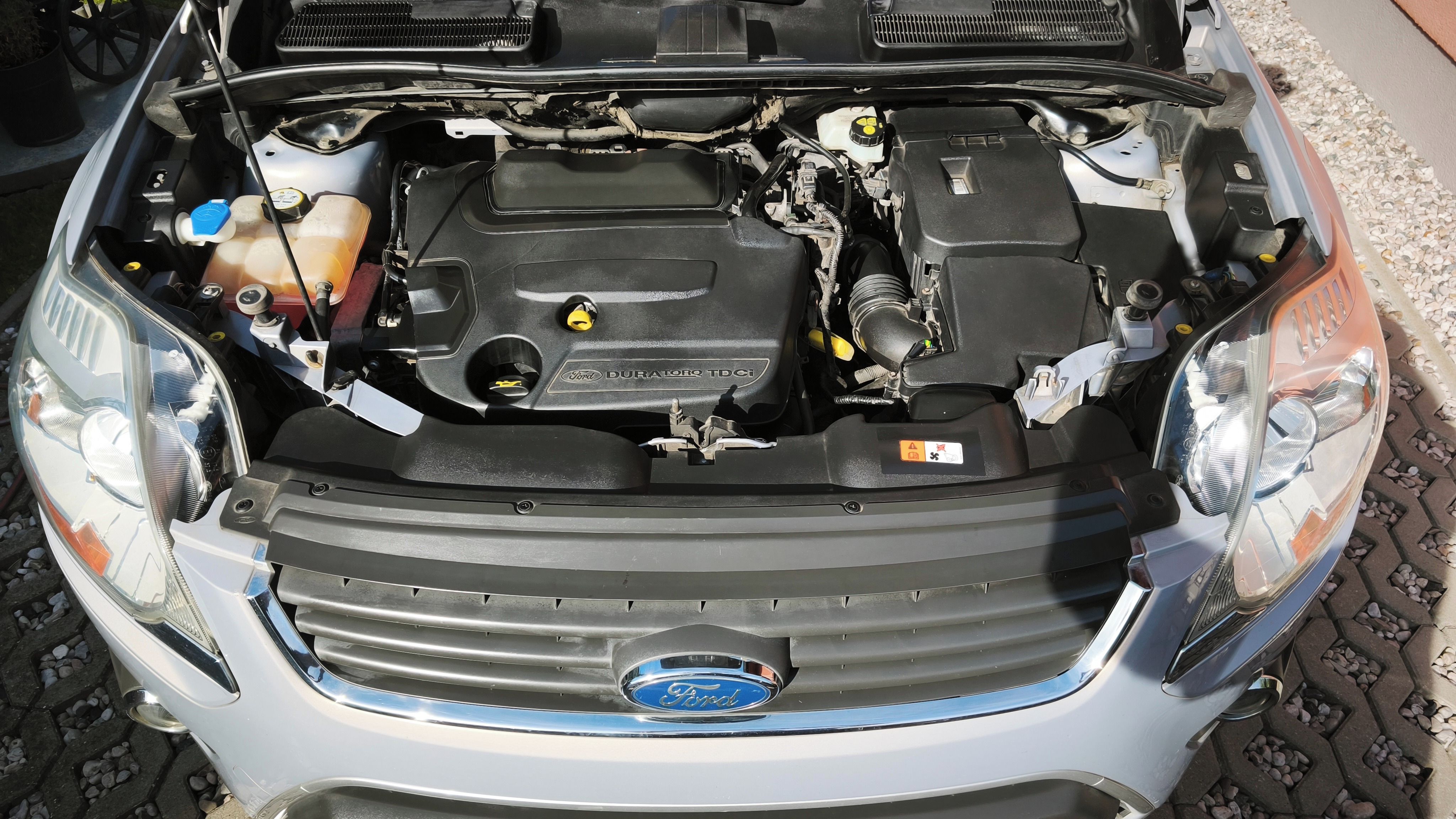 Ford Kuga, 2,0 - 120kW, AWD, servisováno - fotka 5
