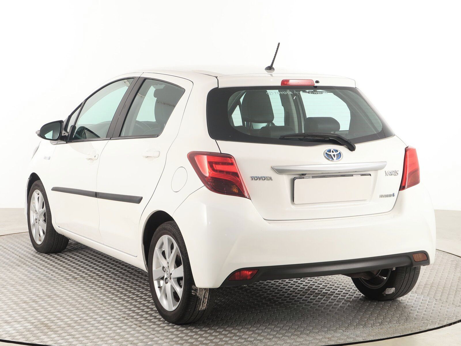 Toyota Yaris, 1.5 Hybrid, Automat - fotka 4