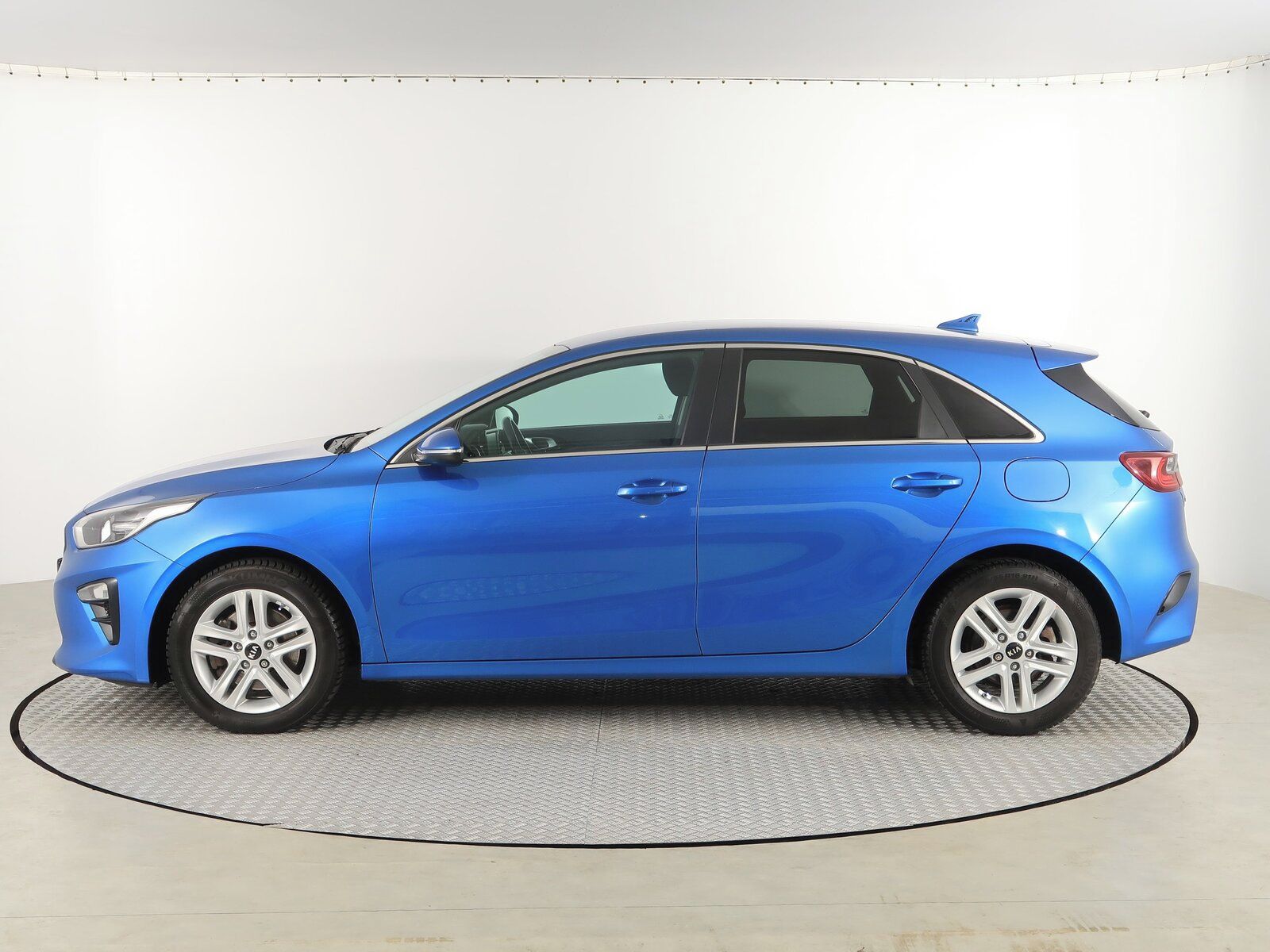 Kia Cee´d, 1.6 CRDi, Silver, Serv.kniha - fotka 3