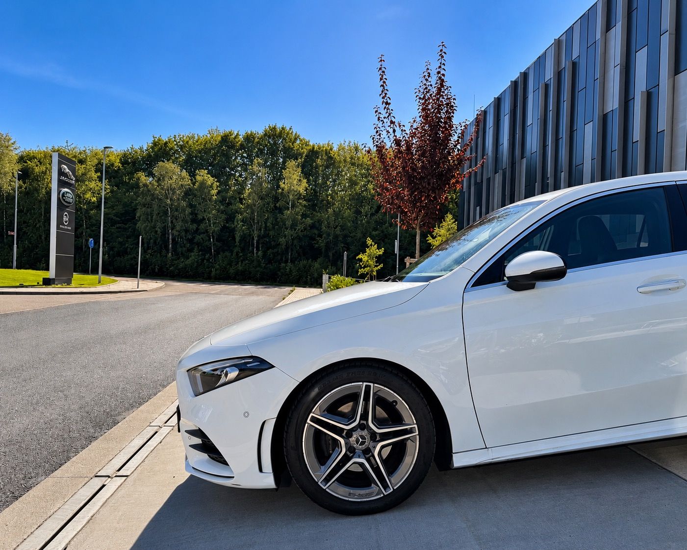 Mercedes-Benz Třídy A, A200 AMG Line 120 kW | KEYLESS - fotka 4