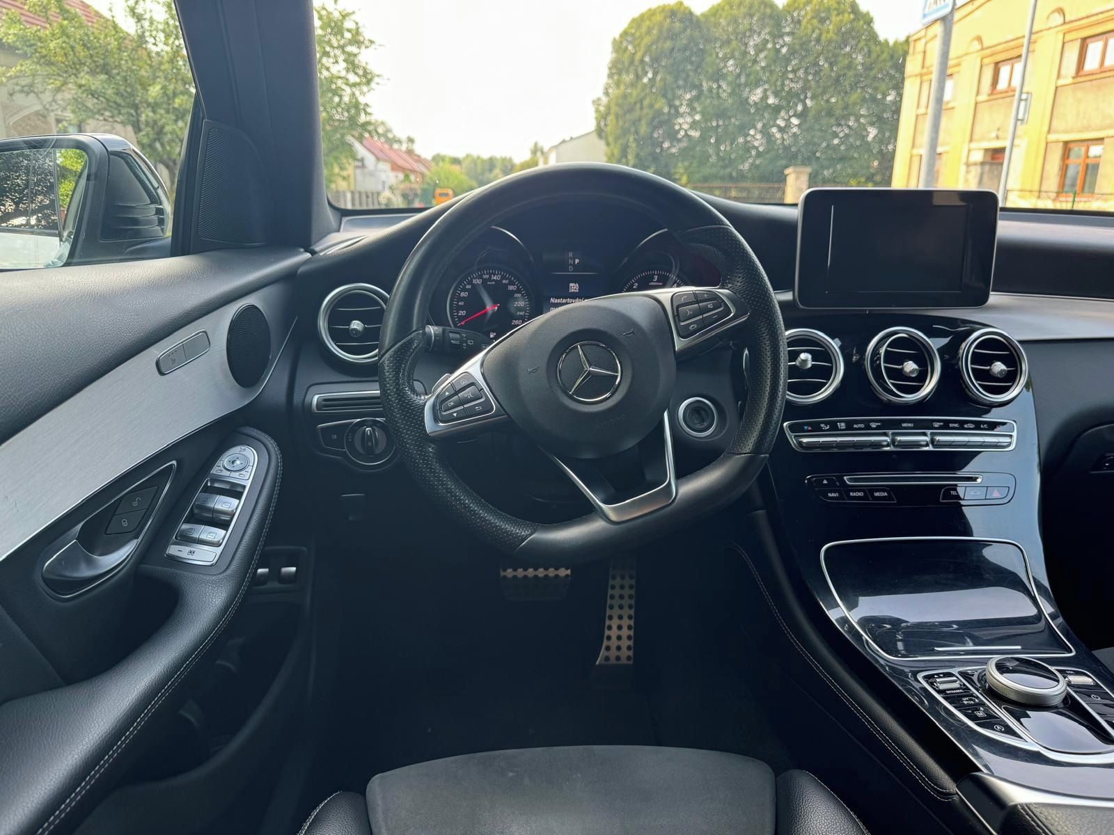 Mercedes-Benz GLC, 220 d 4MATIC, AMG, tažné, DPH - fotka 5