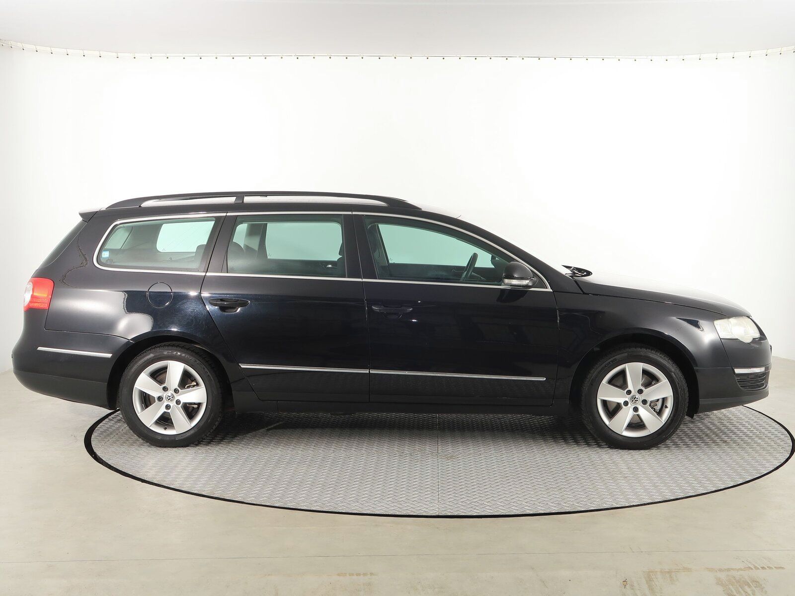 Volkswagen Passat, 1.6 FSI, Business - fotka 6