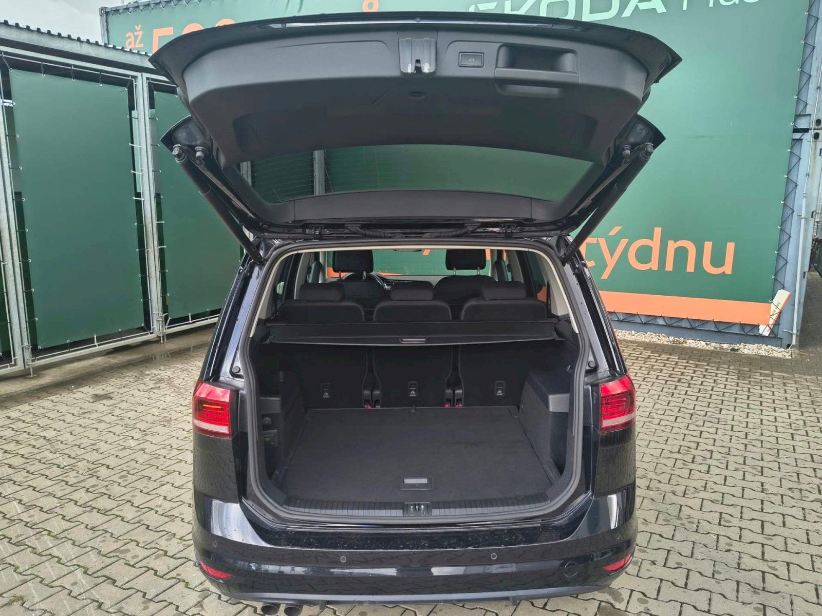 Volkswagen Touran, HIGHLINE 2.0TDI 110KW DSG ZÁRU - fotka 6
