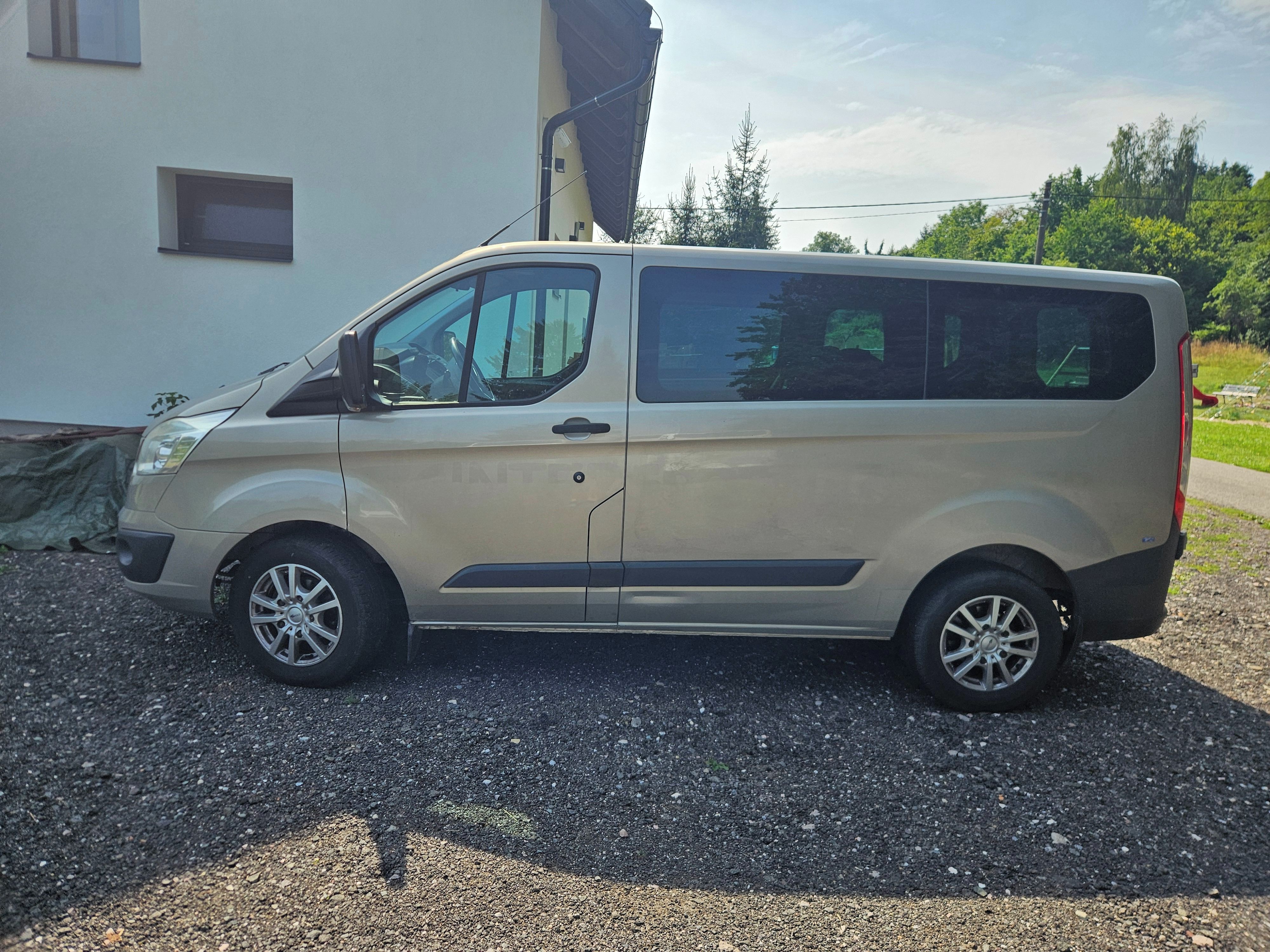 Ford Transit Custom, 2,2 TDCi mikrobus 9-místný - fotka 2