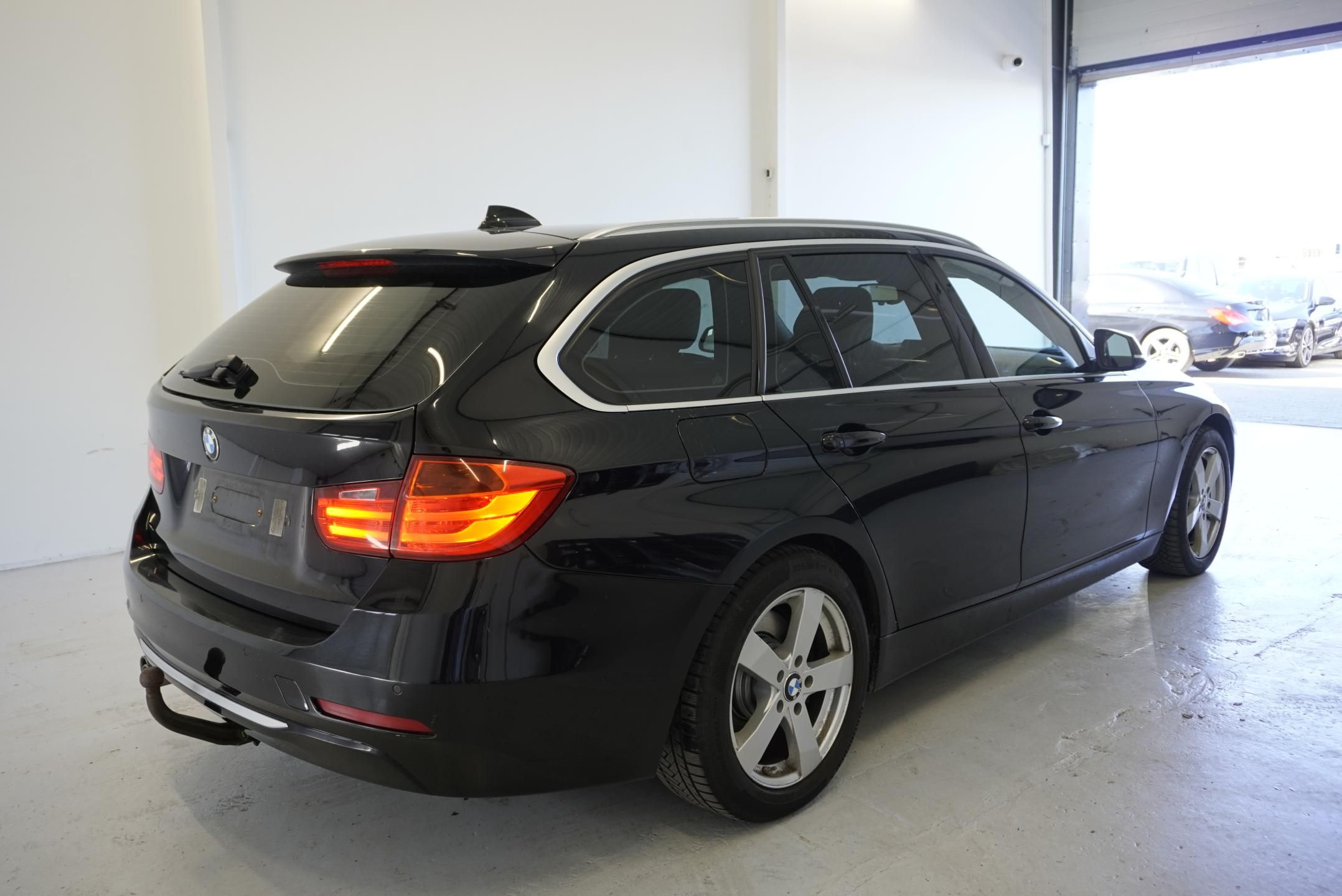 BMW Řada 3, 3,0 XDRIVE AUT. - fotka 5