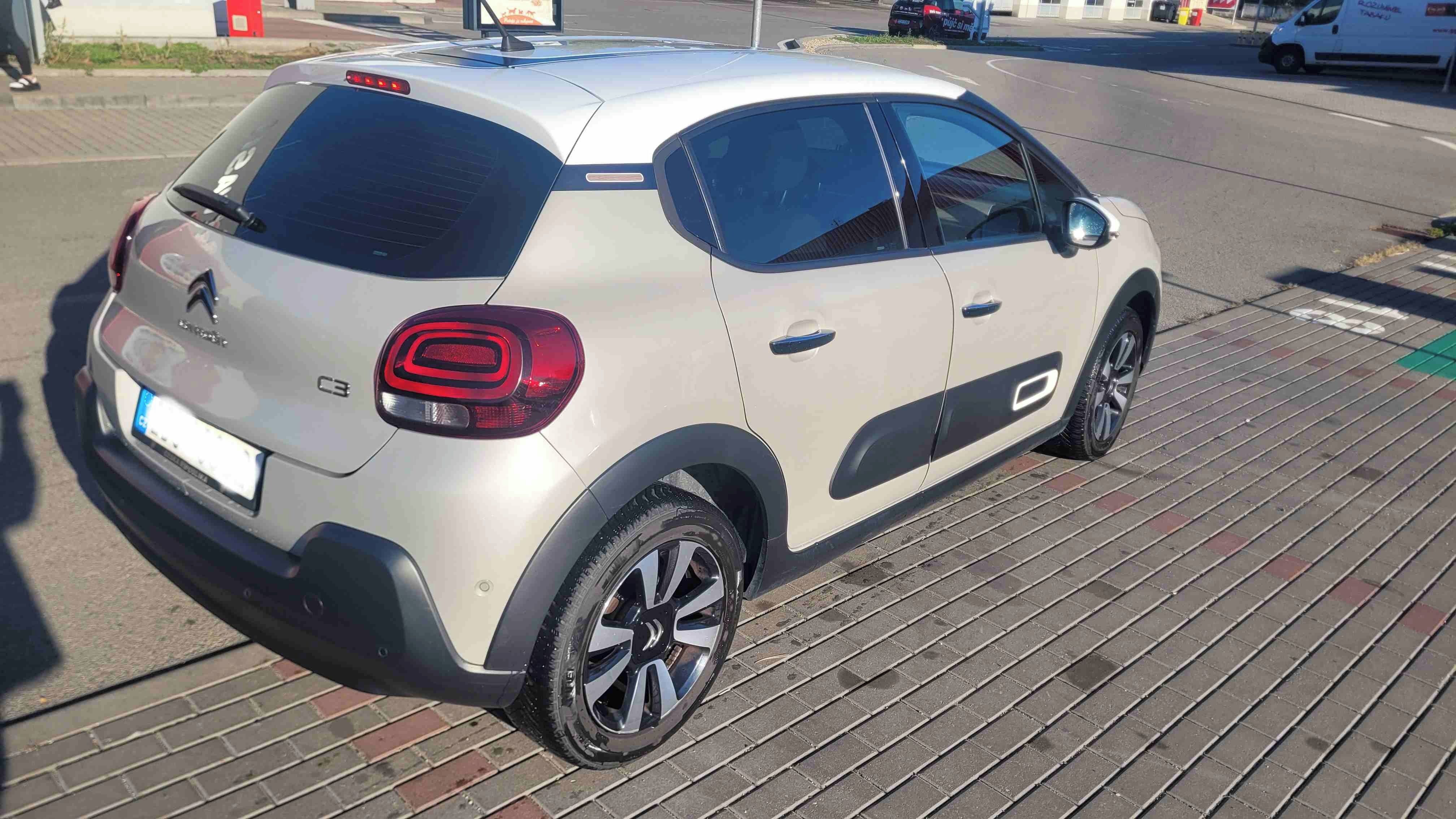Citroën C3, 1.2 PureTech 110, 81 kW SHINE - fotka 4