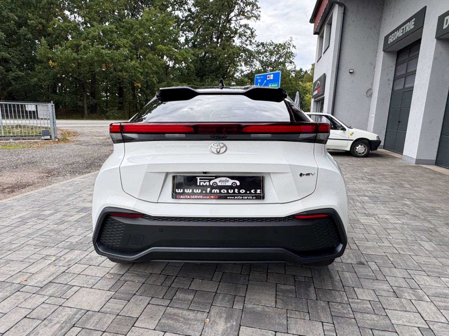 Toyota C-HR, 1.8 Hybrid 140k Executive - fotka 6