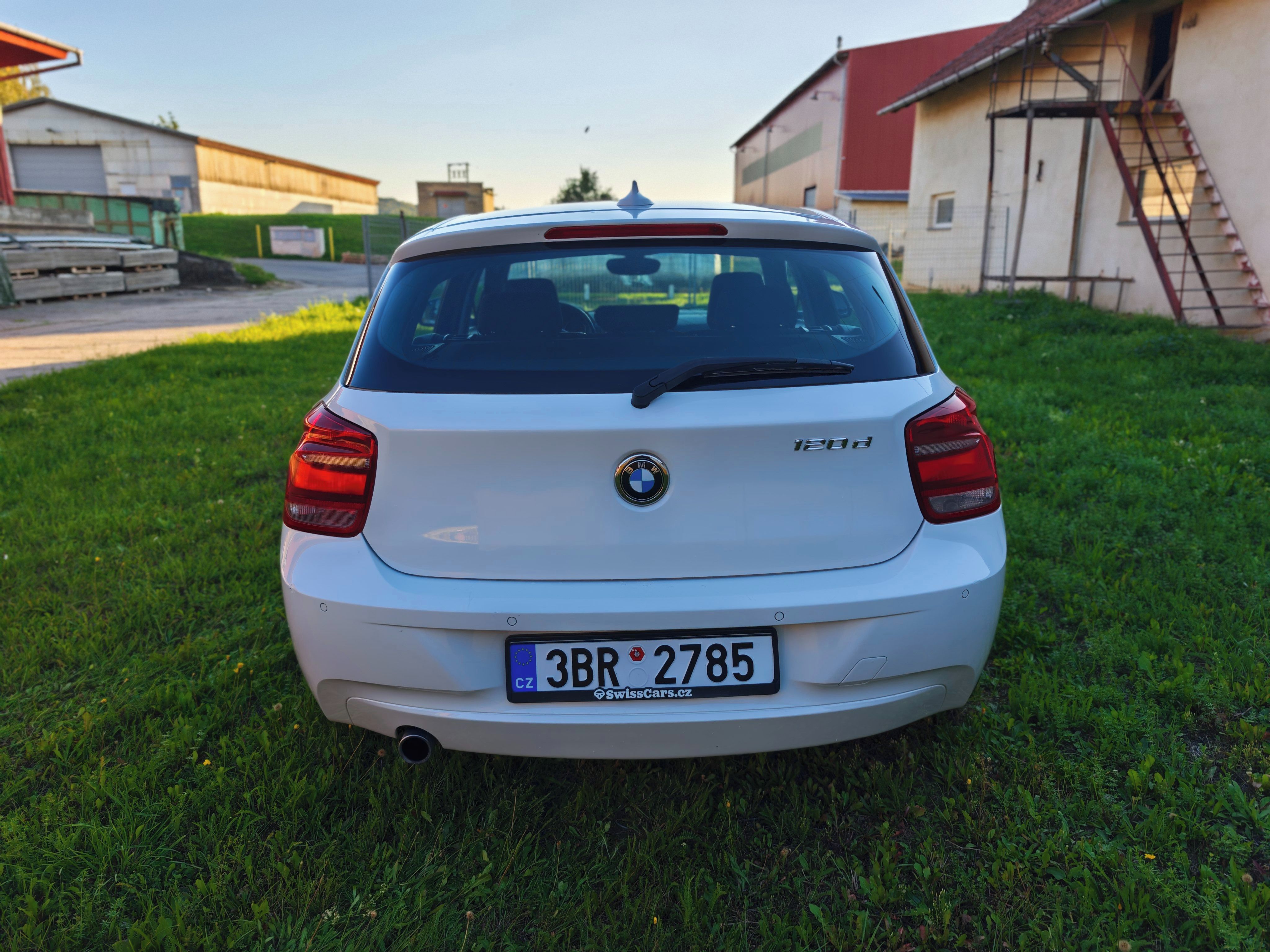 BMW Řada 1, 120d 135kW Automat Navi Prof - fotka 4