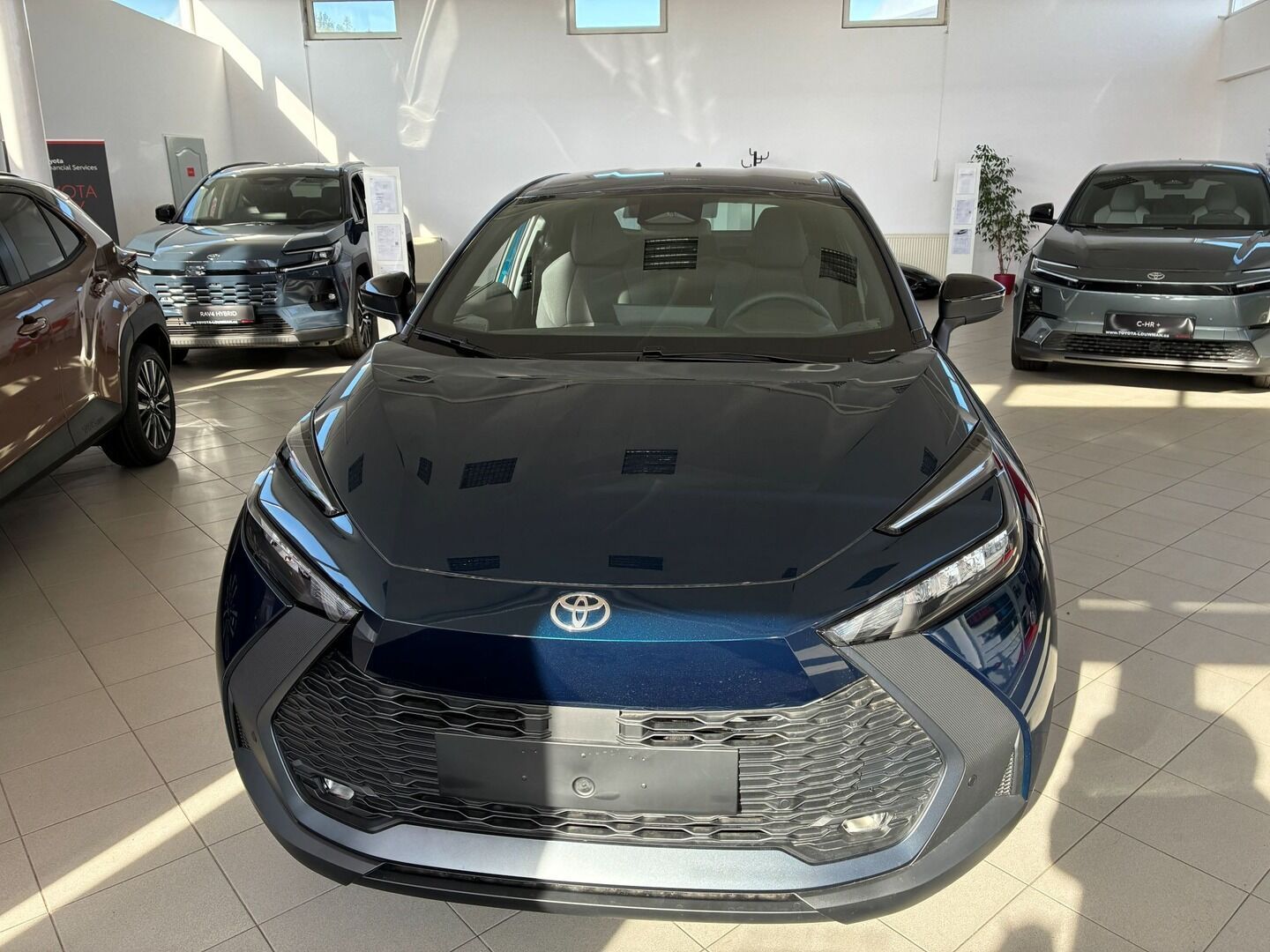 Toyota C-HR, Comfort 1,8 Hybrid 140 - fotka 2