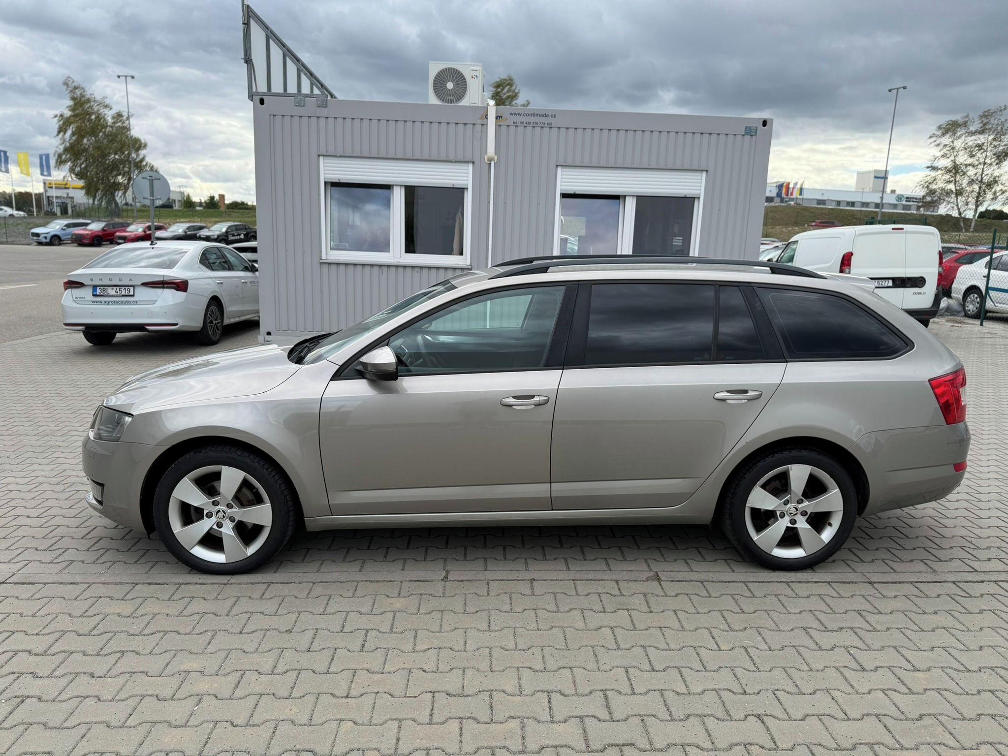 Škoda Octavia, 2.0 TDI 110 kW Elegance Combi - fotka 4