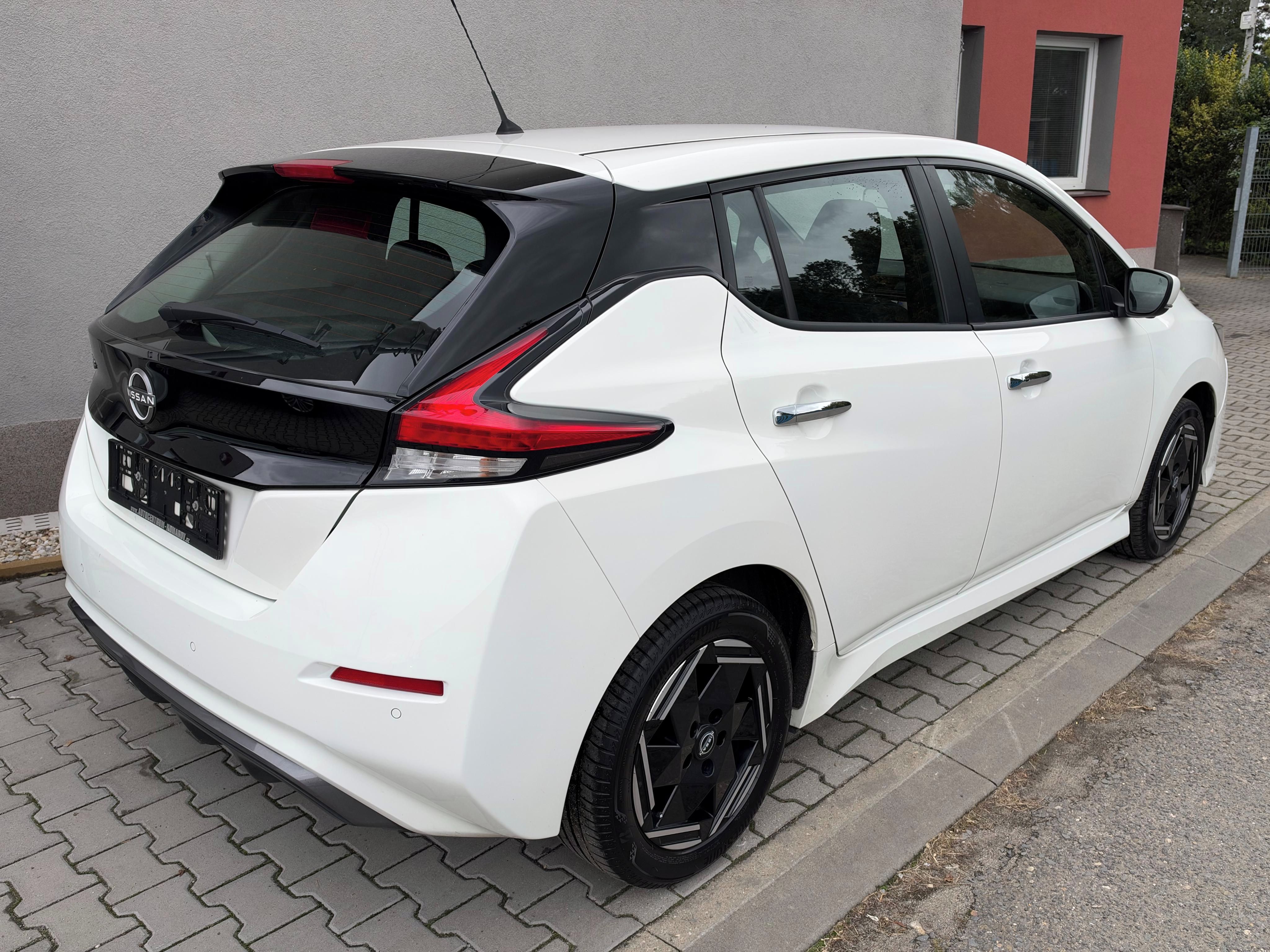 Nissan LEAF, 40 kWh Acenta - fotka 6