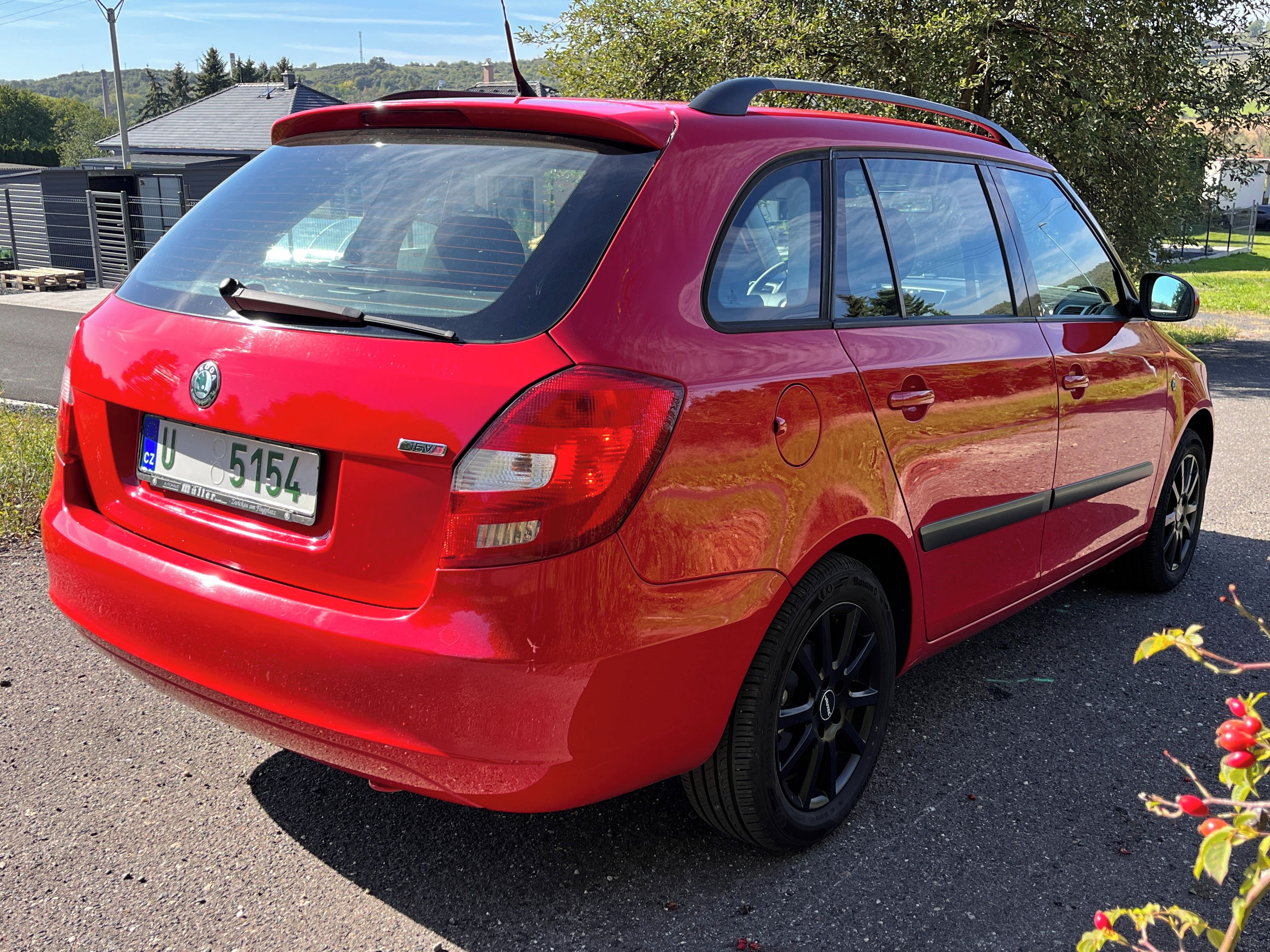 Škoda Fabia, 1.6i 77KW,KOMBI,VÝHŘEV,ALU15 - fotka 4