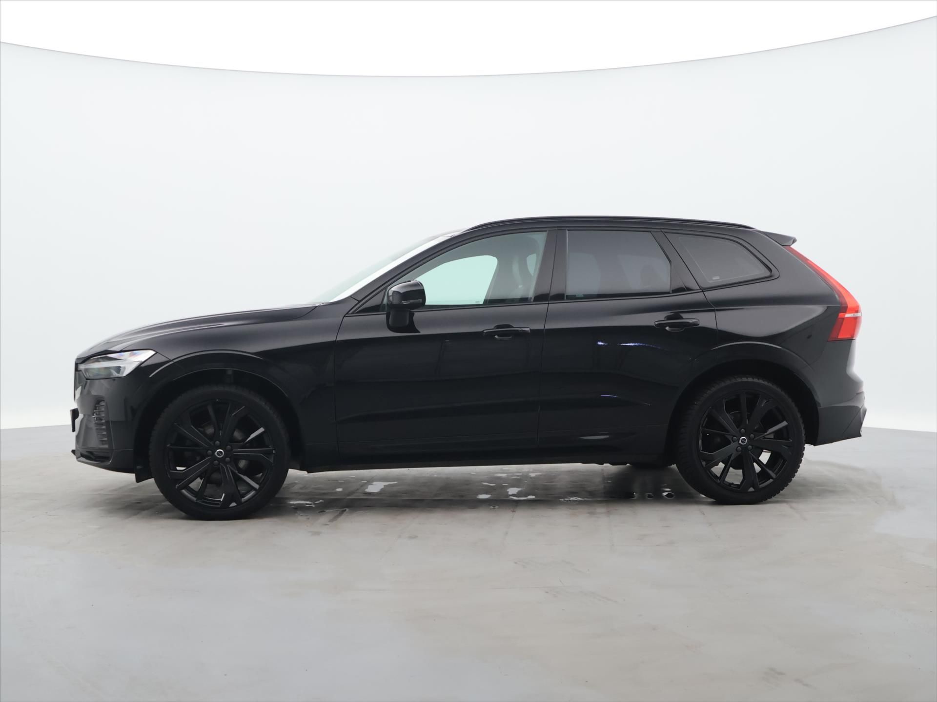 Volvo XC60, 2,0 B5 AWD Plus Black Ed. AT - fotka 4