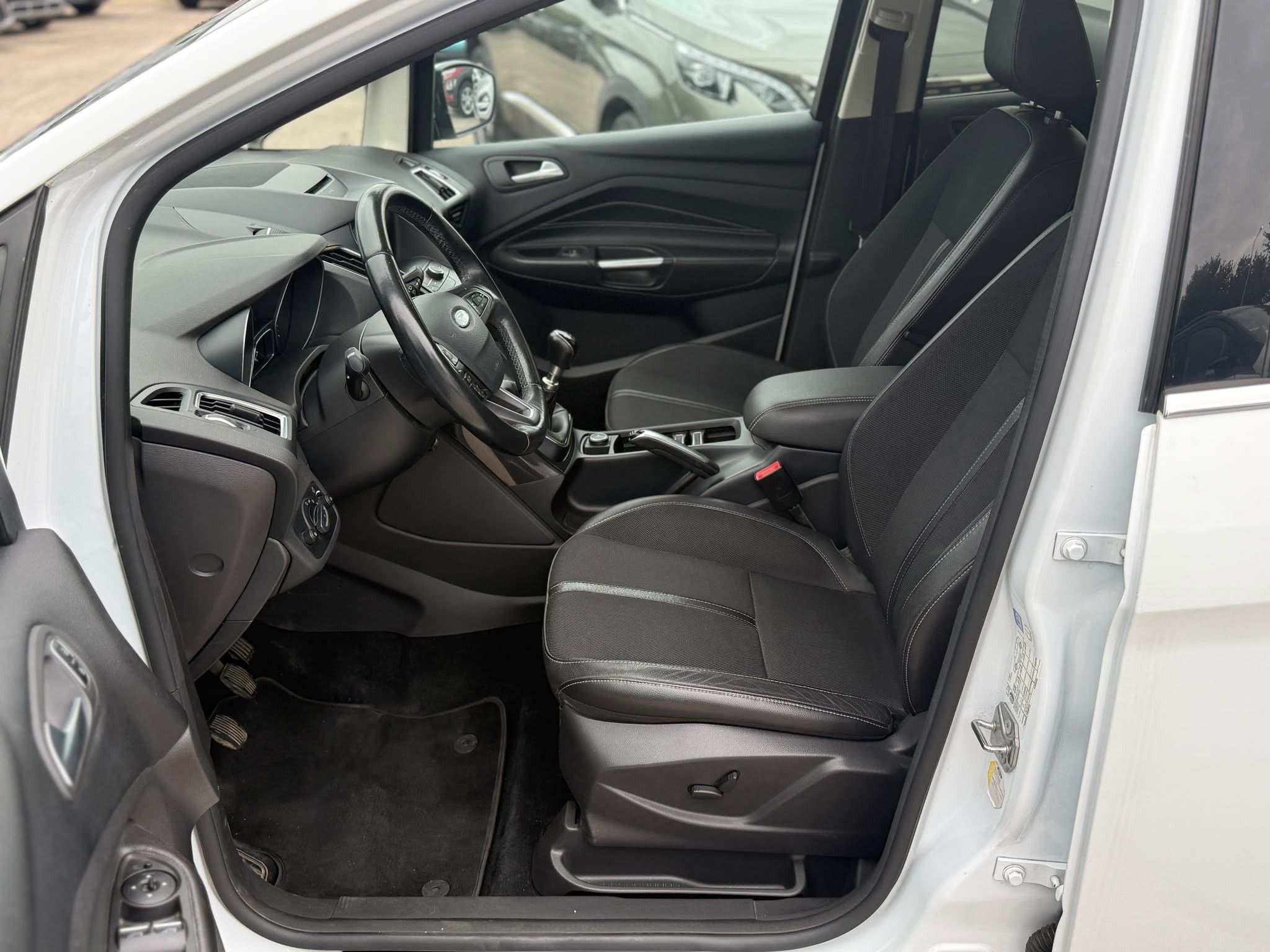 Ford C-MAX, 1.5 110 kW Eco Boost - fotka 6