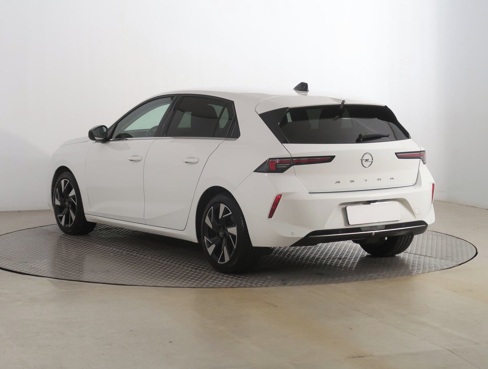 Opel Astra, 1.2 Turbo, Elegance - fotka 4