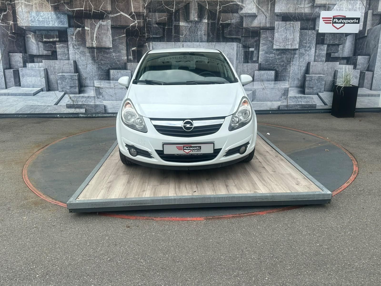 Opel Corsa, 1.2i,63KW,TEMPOMAT,111 EDITION - fotka 2