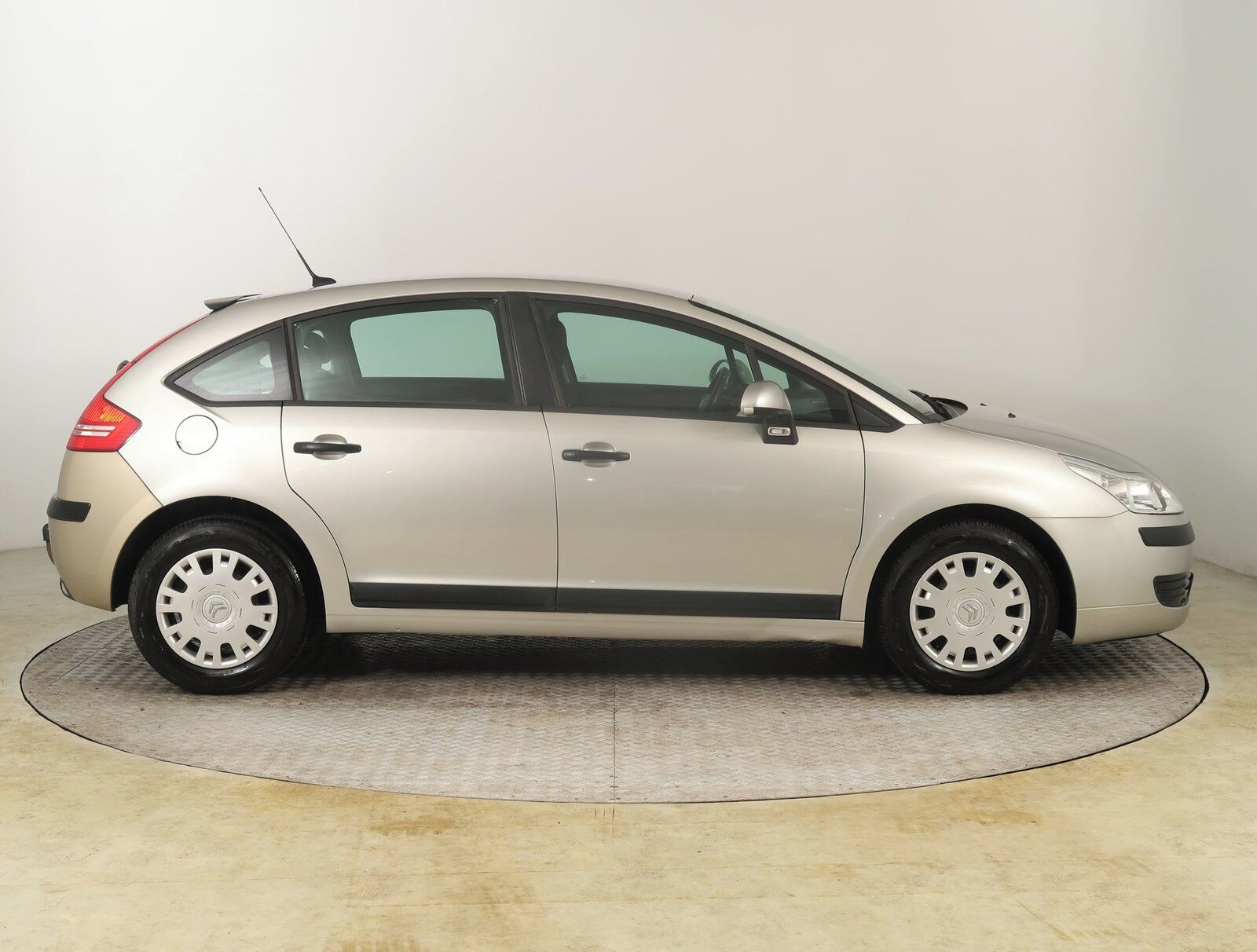 Citroën C4, 1.4 16V, po STK - fotka 6