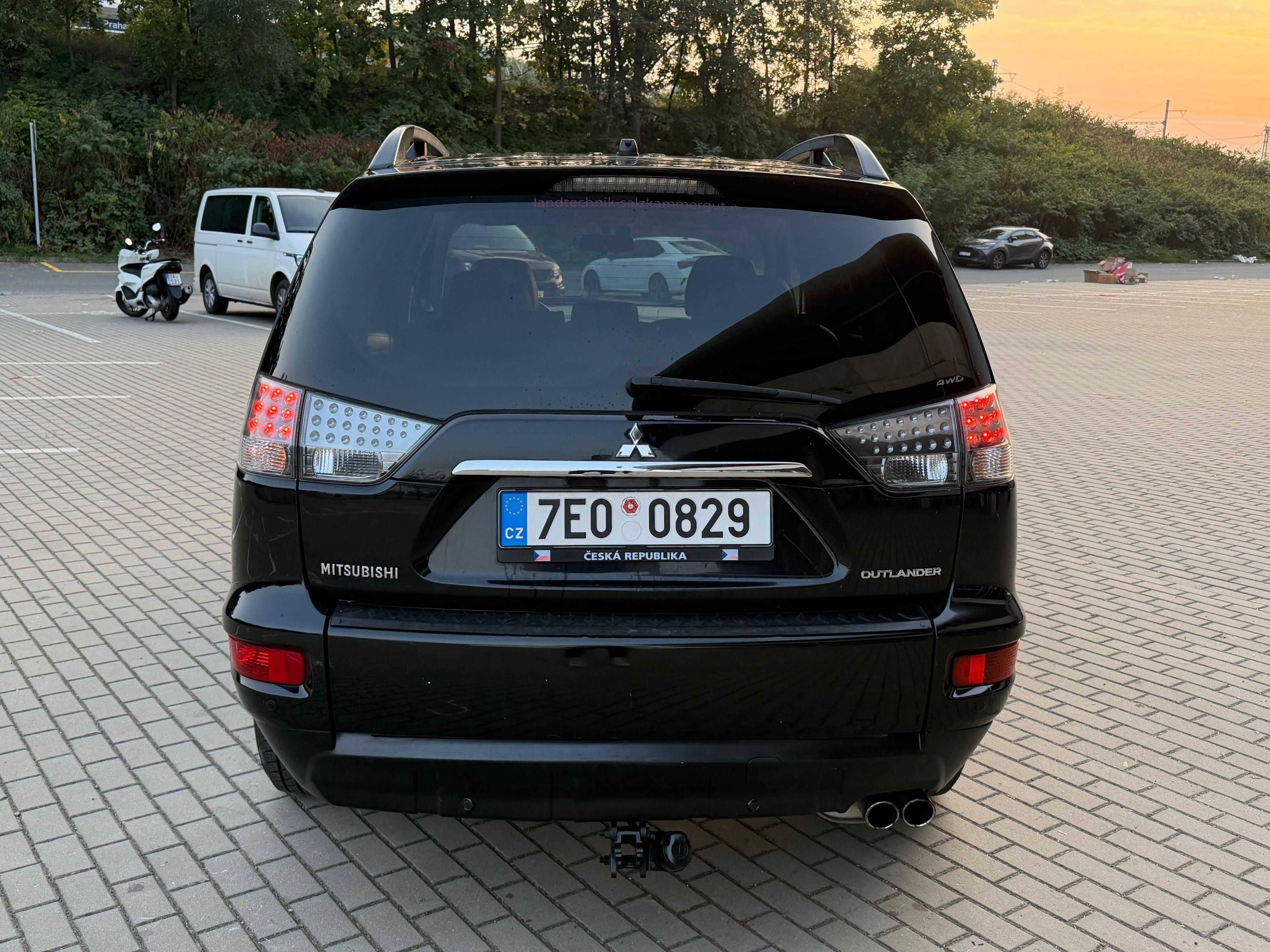Mitsubishi Outlander, 2.2DI-D,130kw 4x4 7 míst Tažné - fotka 4