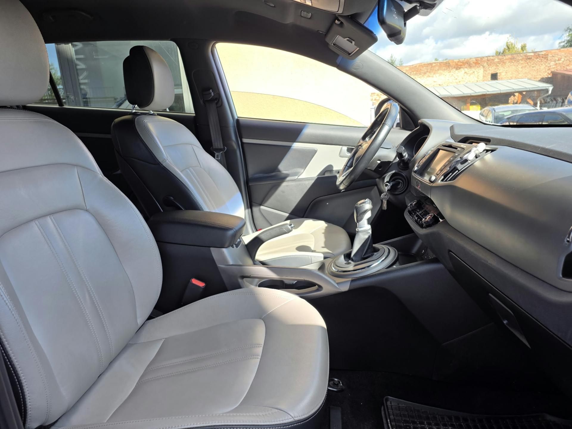 Kia Sportage, 2.0-1.MAJ-NAVI-KAMERA-ISOFIX - fotka 3