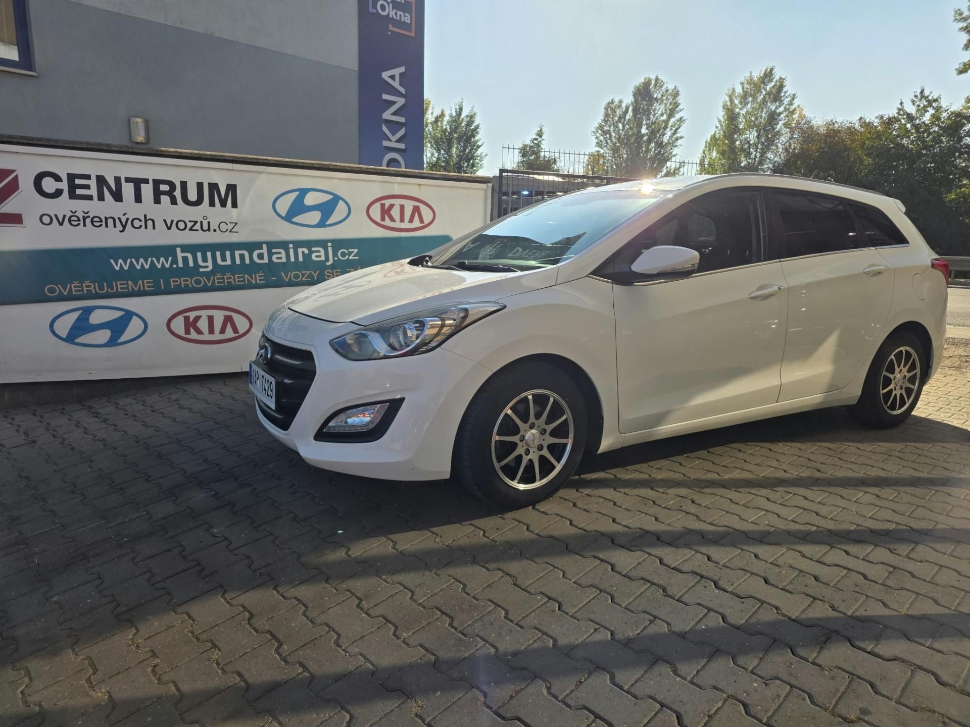 Hyundai i30, 1.6-DPH-PĚKNÝ STAV-AUT.KLIMA - fotka 3