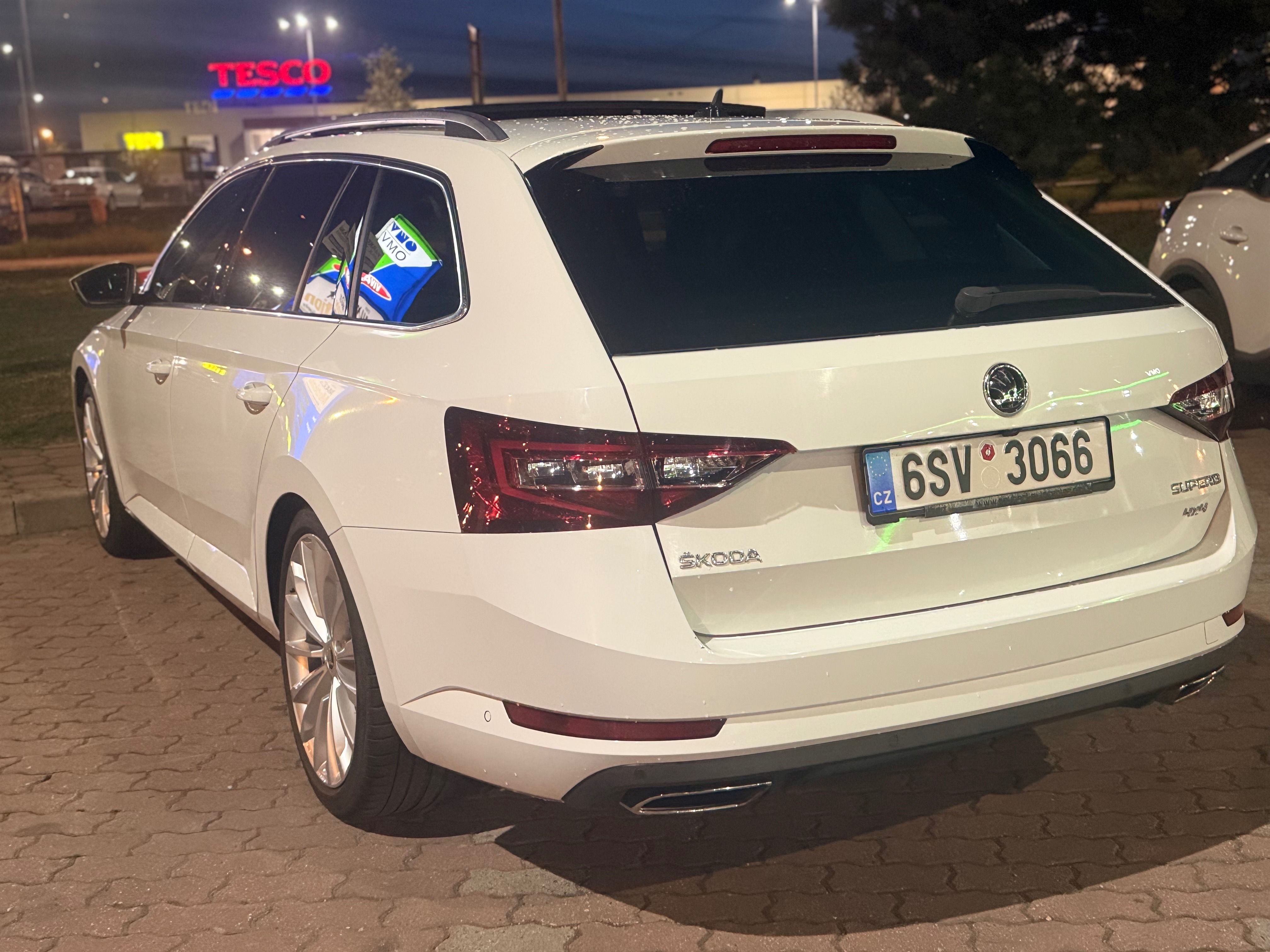 Škoda Superb, 2.0 TSI 4x4 DSG-webasto - fotka 5