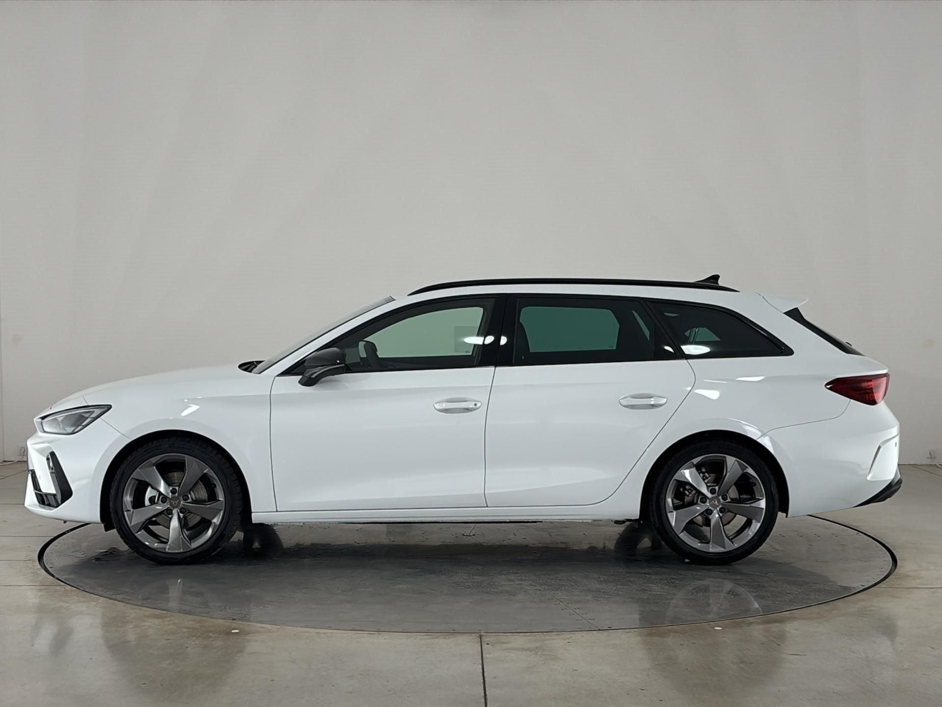 Cupra Leon, 1.5 eTSi / 110 kW - fotka 3