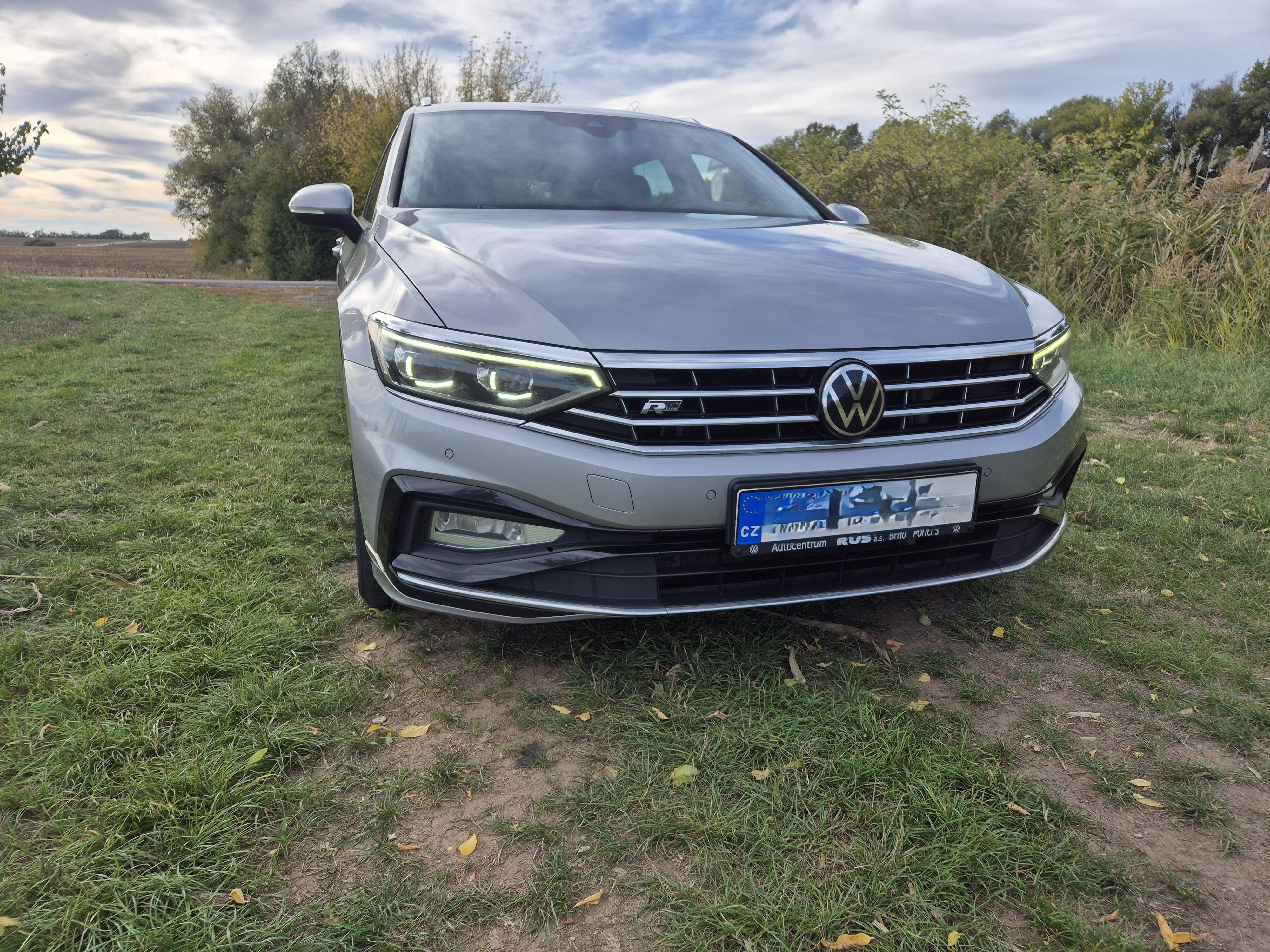 Volkswagen Passat, 2.0 TDI 110kW R-line 1 majitel - fotka 2