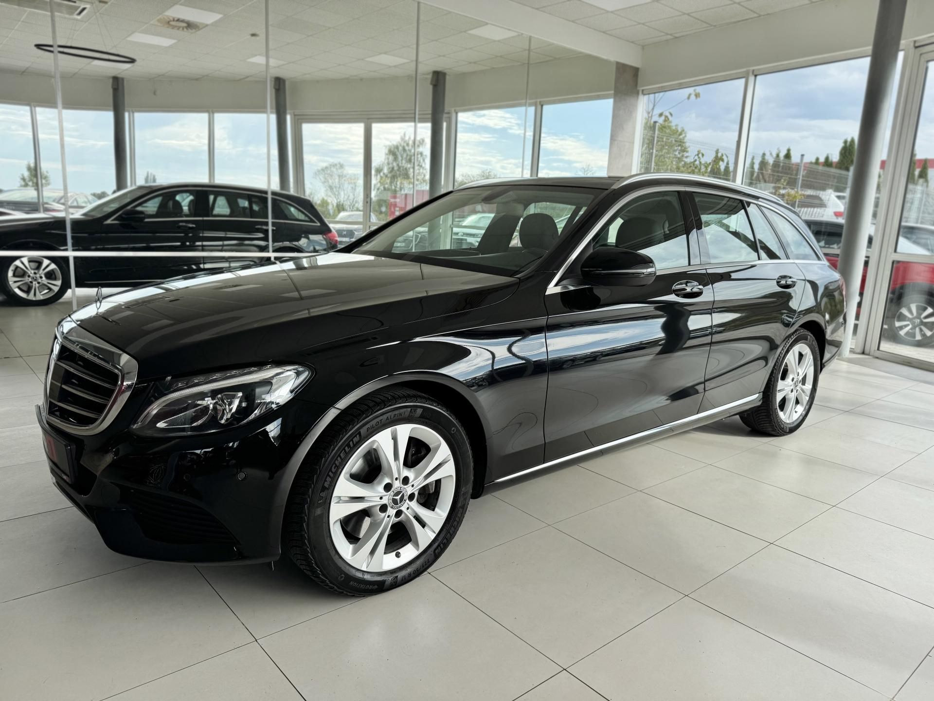 Mercedes-Benz Třídy C, 250d 4Matic*Distronic*AirMatic - fotka 2