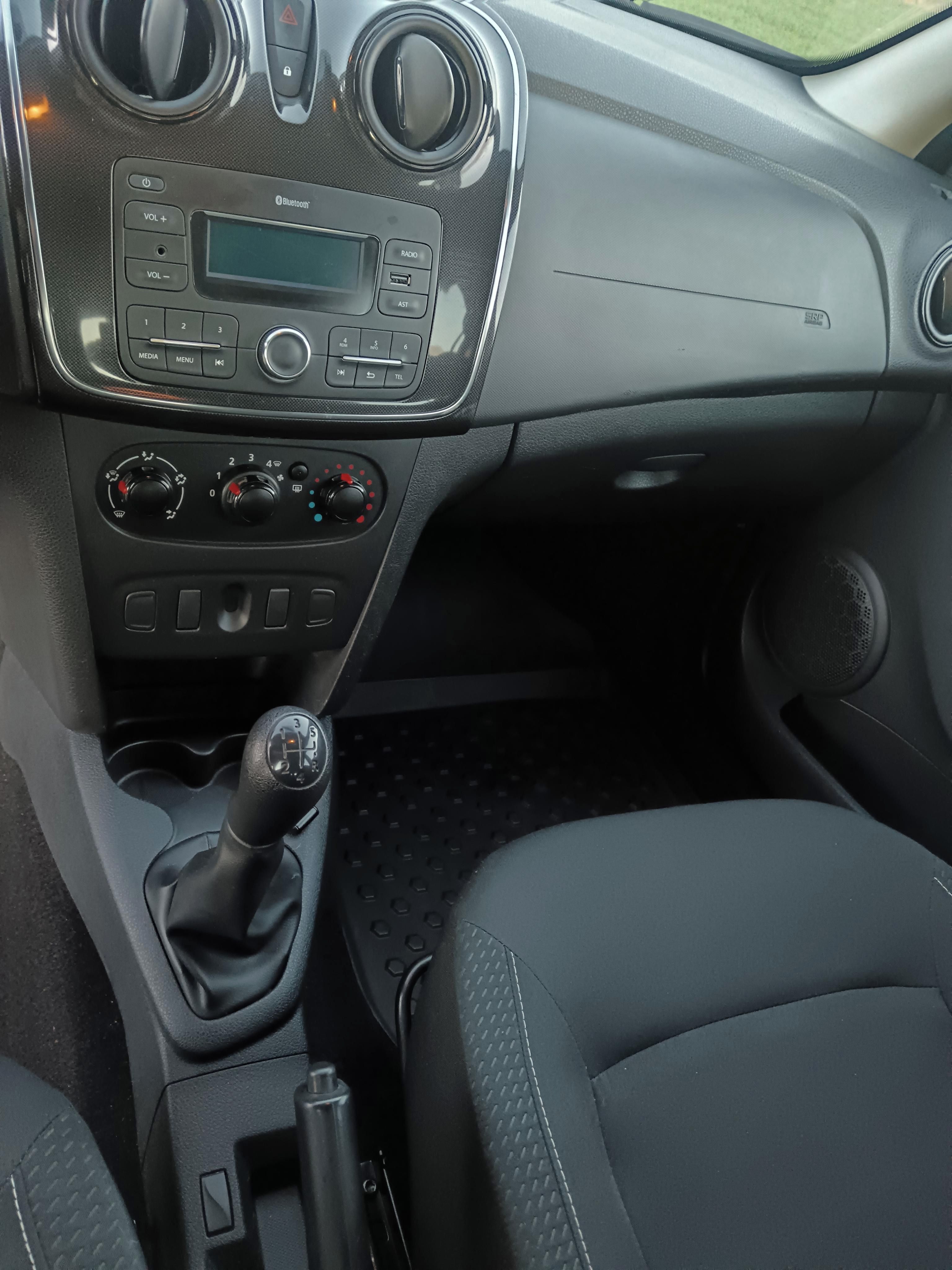 Dacia Logan, Koupena v ČR, pouze 40tis. km - fotka 6