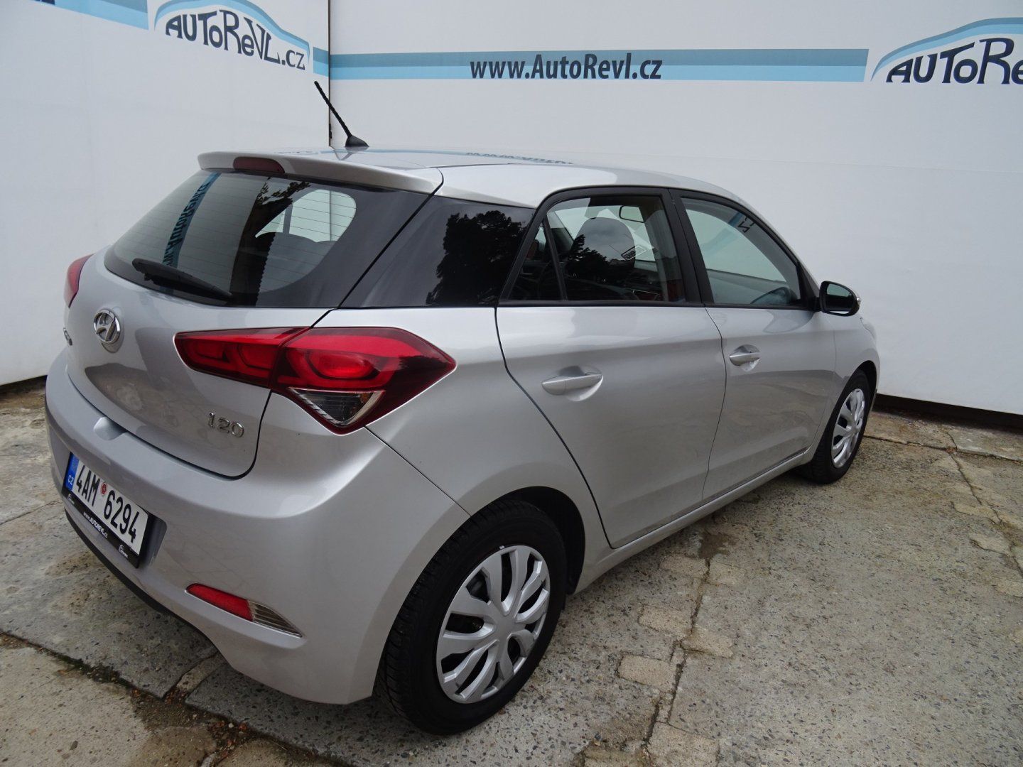 Hyundai i20, 1.2i,1majČR,s.kniha,klima - fotka 4