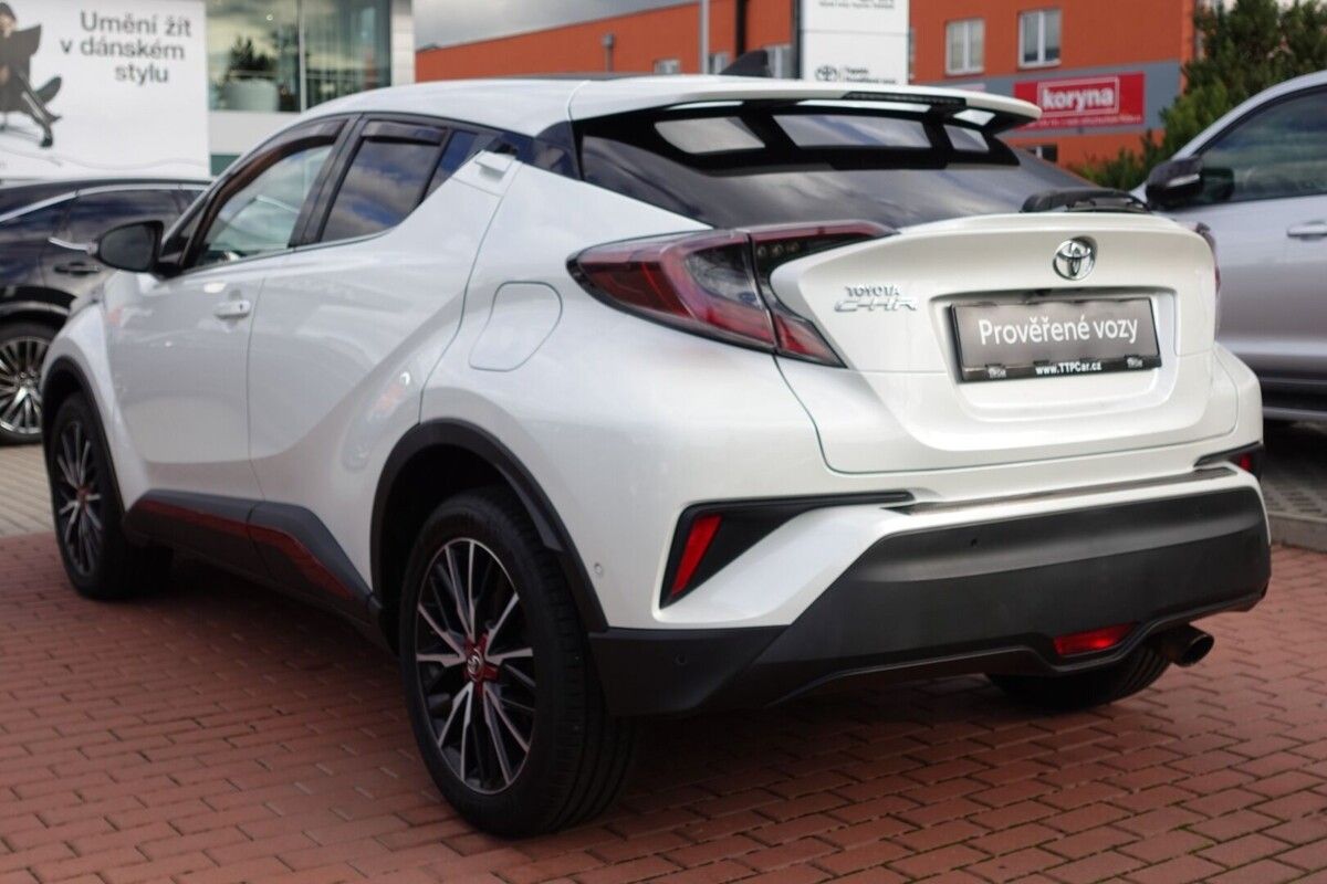 Toyota C-HR, 1.2 Turbo 6M/T Executive Comfo - fotka 6