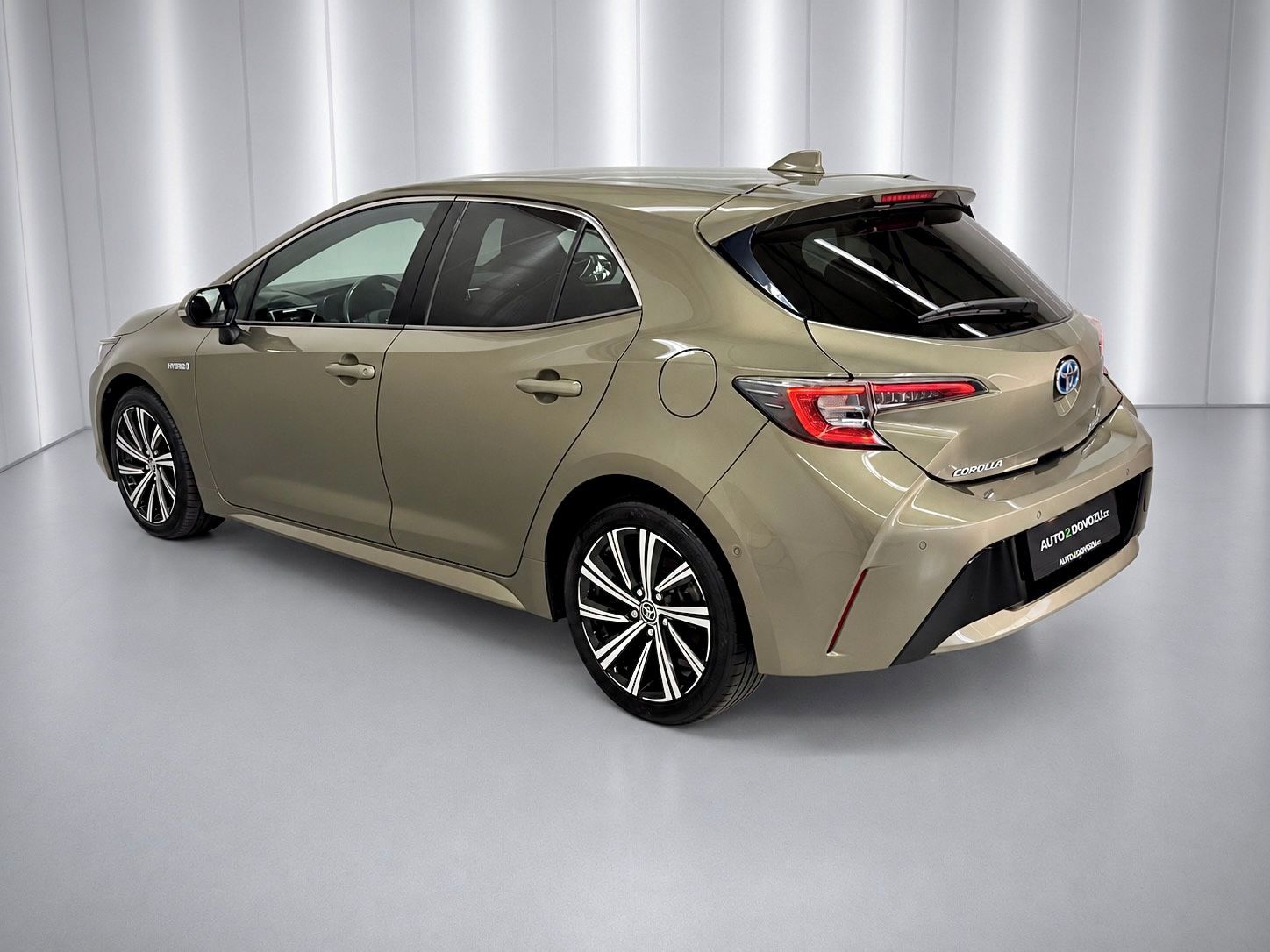 Toyota Corolla, 1.8 Hybrid e-CVT COMFORT, ACC - fotka 4