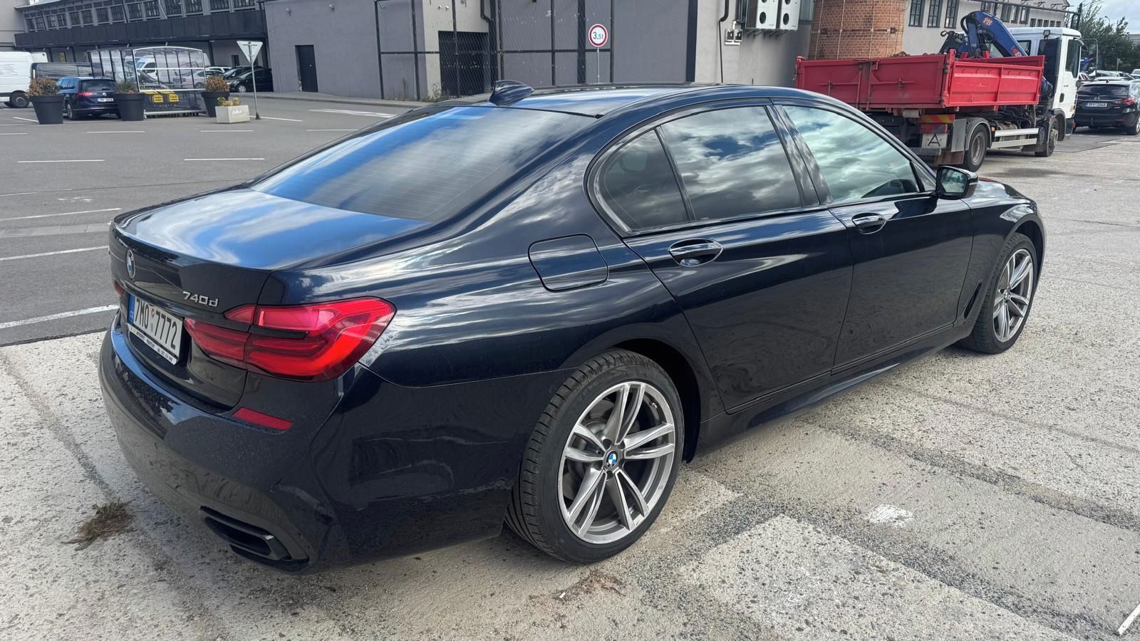 BMW Řada 7, 740d xDrive 235 kW - fotka 5