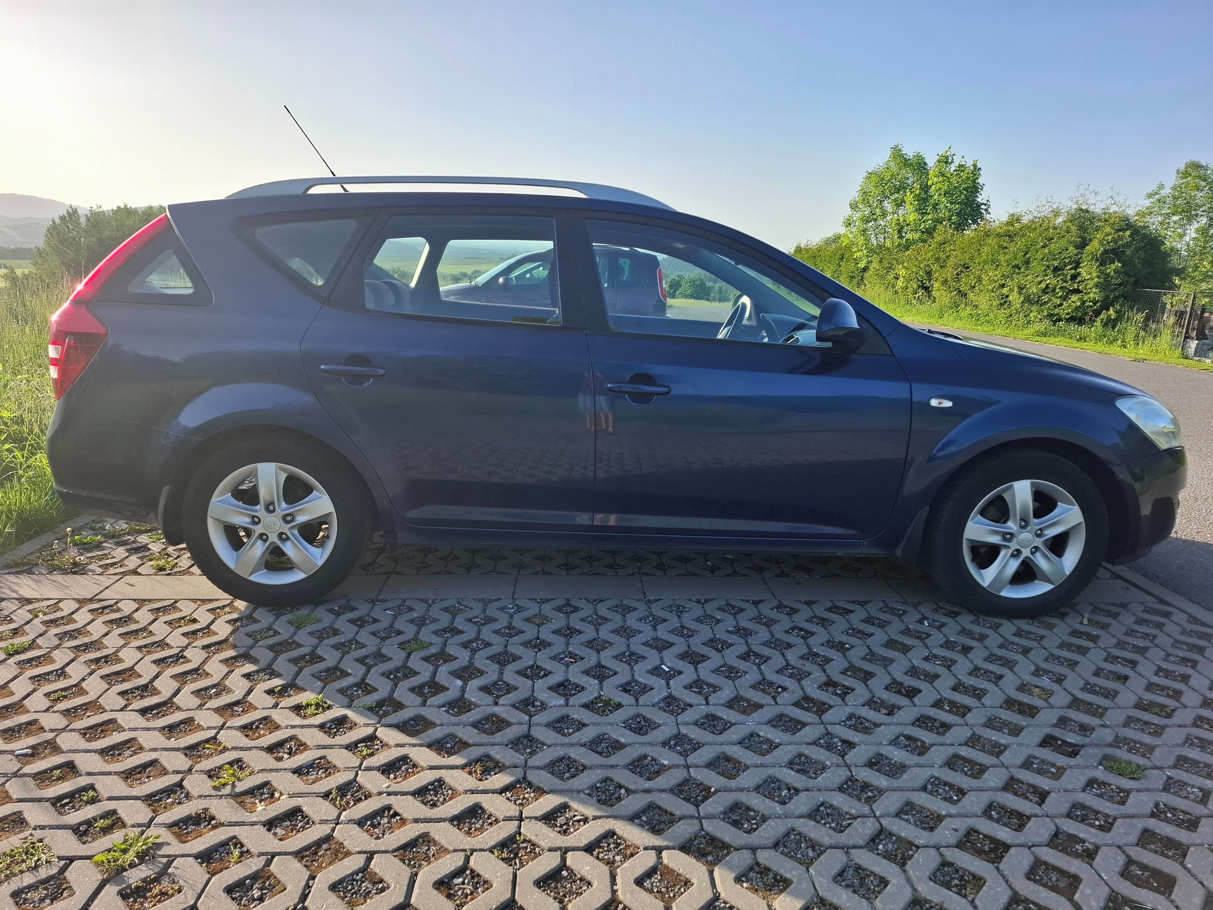 Kia Cee´d, KIA Cee’d SW 1.6 CRDi 85 kW - fotka 3
