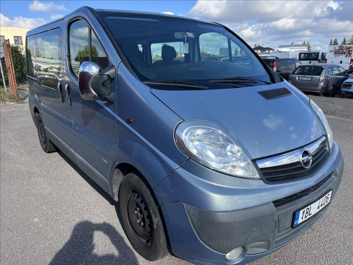 Opel Vivaro, 2,5 CDTi 9.MÍST SERVIS TAŽNÉ - fotka 3