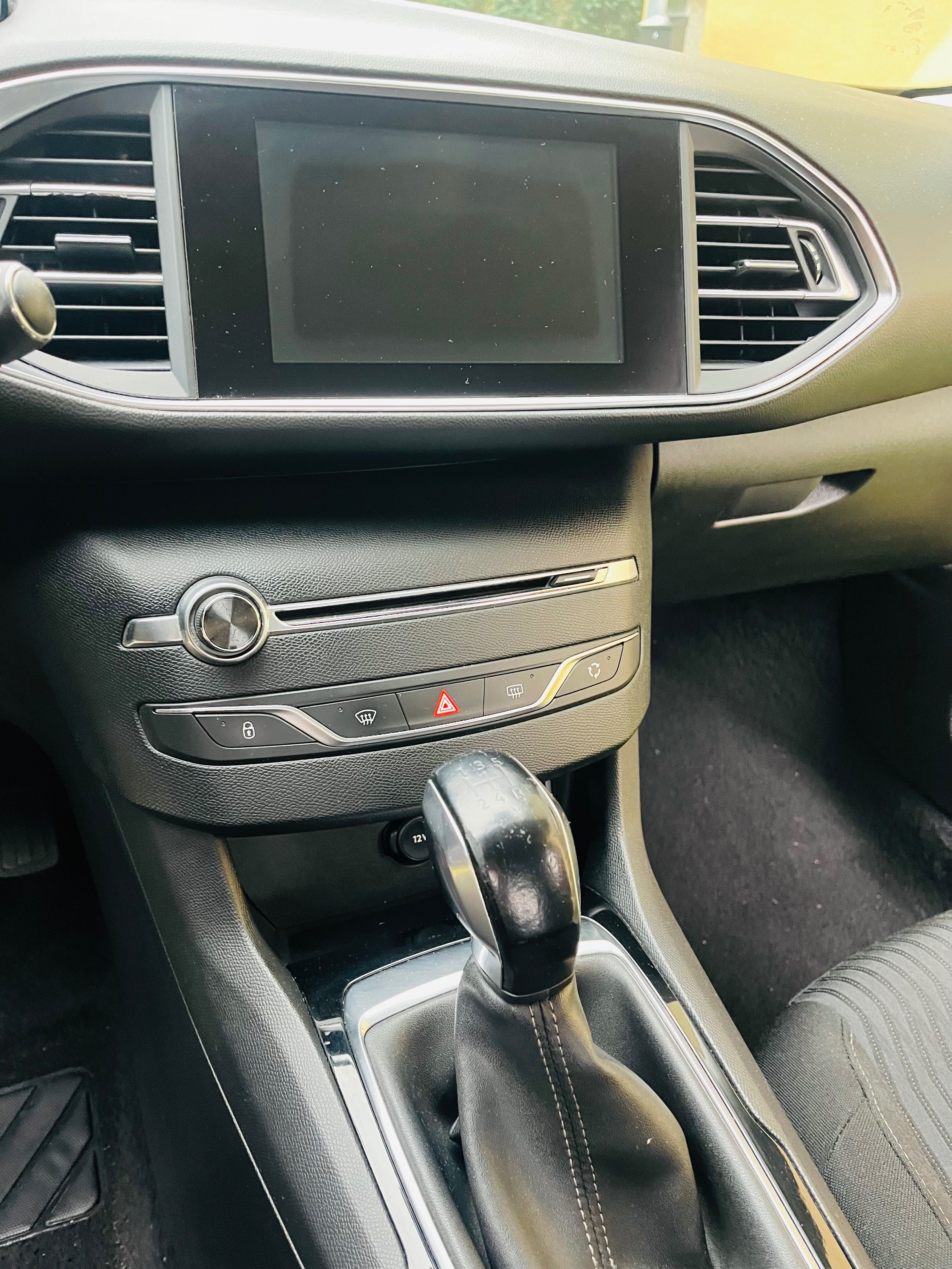 Peugeot 308, 1.6 HDI-servisováno - fotka 5