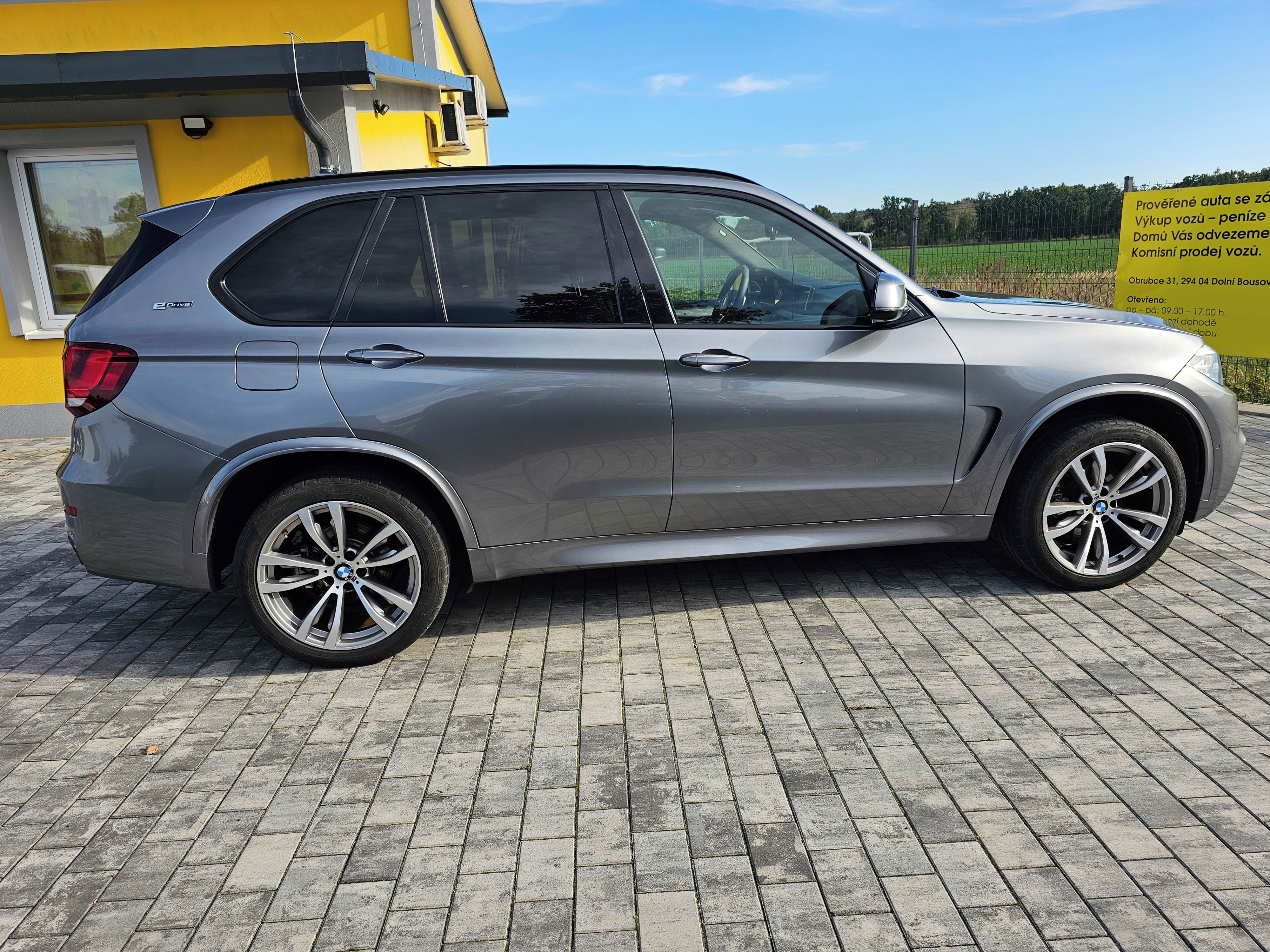 BMW X5, X DRIVE 40 E, tažné zařízení - fotka 4