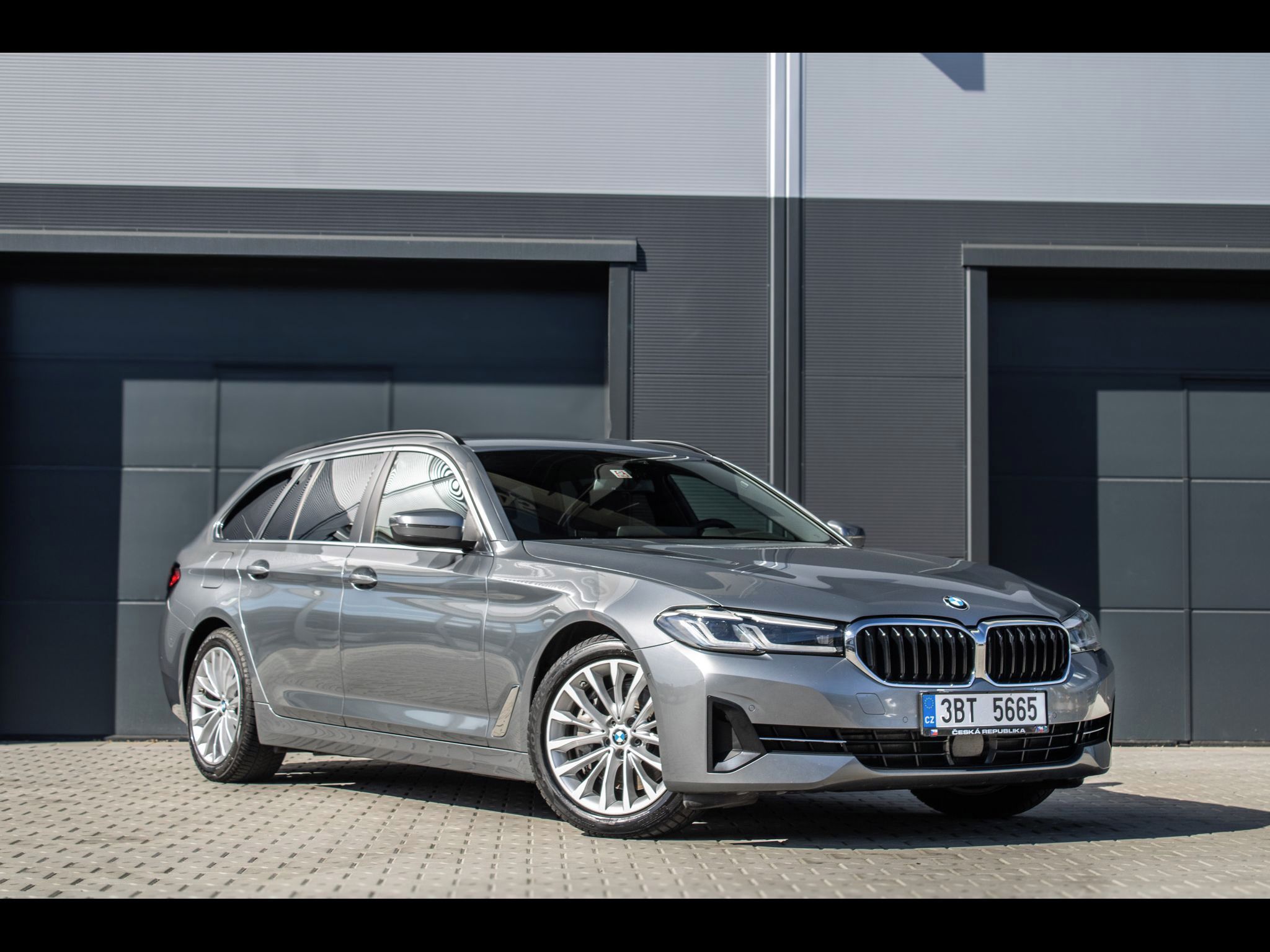 BMW Řada 5, 530d LCI 210kW, 48V - fotka 3