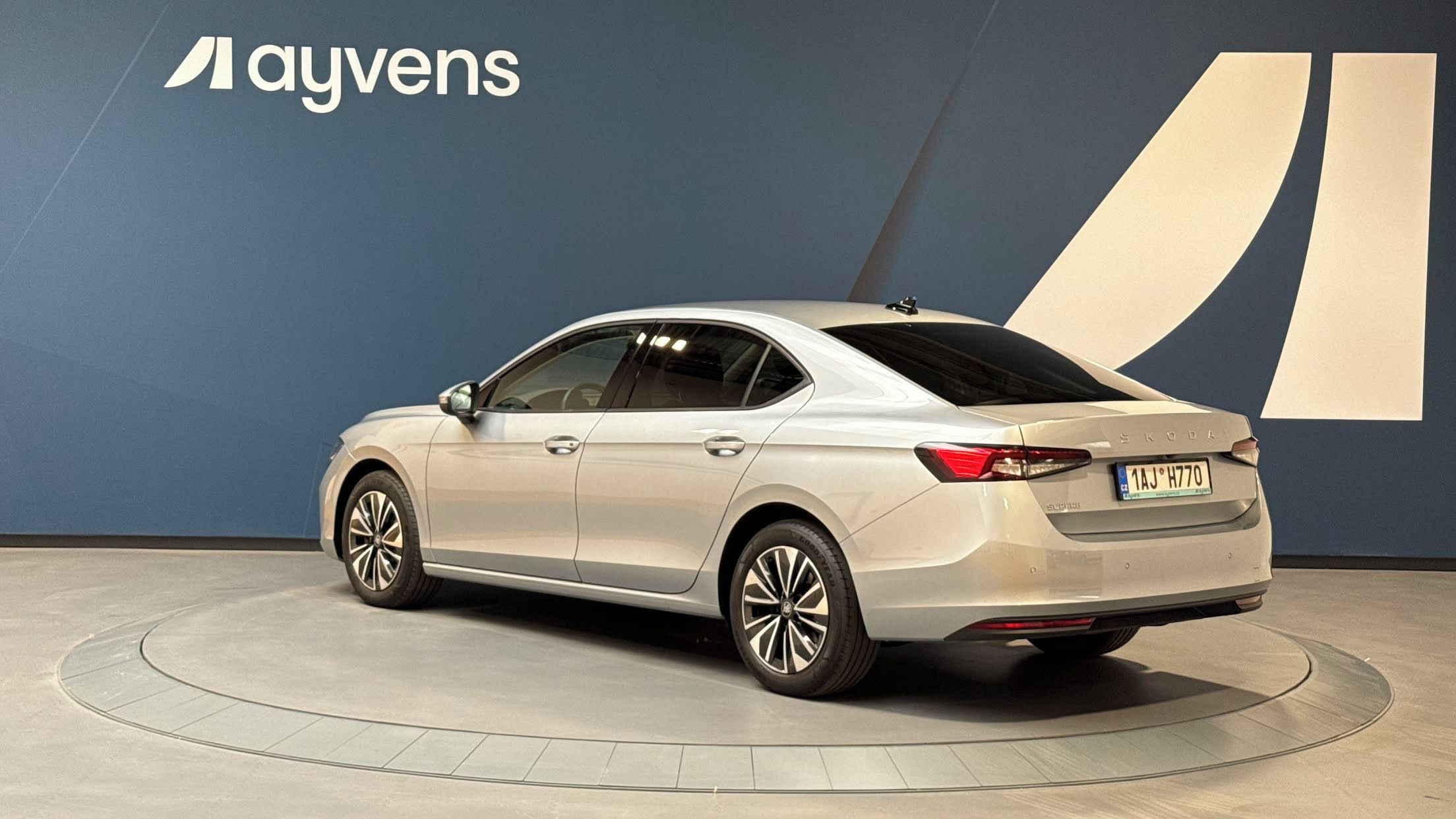 Škoda Superb, 2.0 TSI 150kW Selection DSG - fotka 3