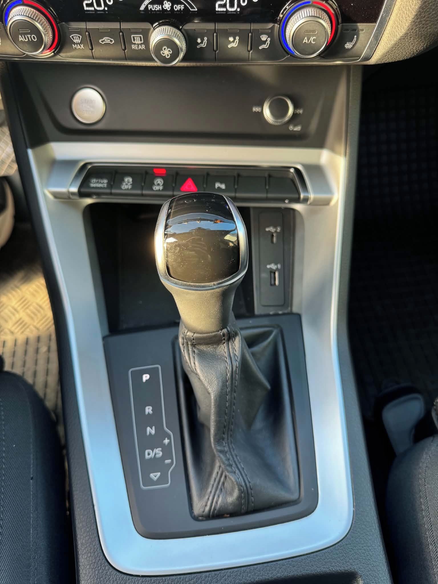 Audi Q3, Audi Q3 4.0 TFSI S-tronic - fotka 5