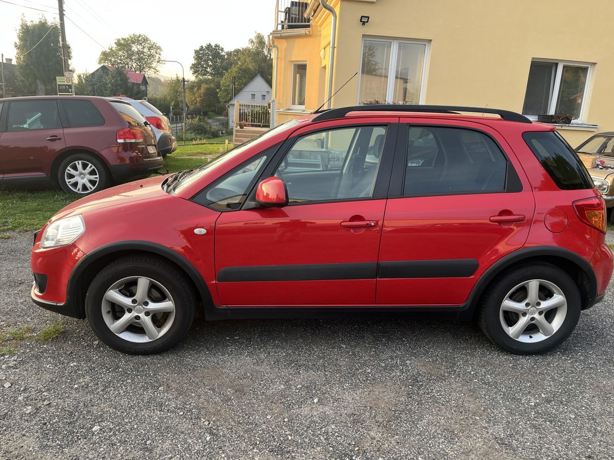 Suzuki SX4, MOC PĚKNÝ - fotka 2