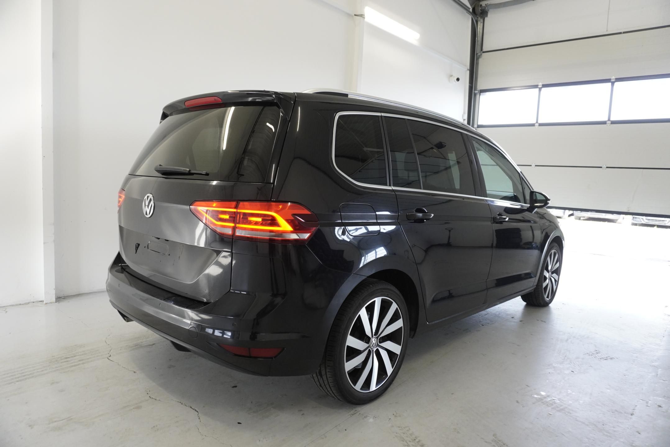 Volkswagen Touran, TOURAN  2,0 TDI HIGHLINE AUT. - fotka 5