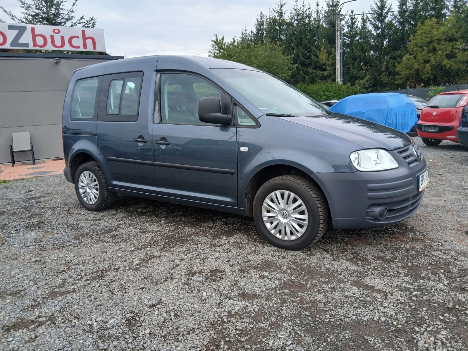 Volkswagen Caddy, 1.4i, 7 míst, tažné zařízení - fotka 5