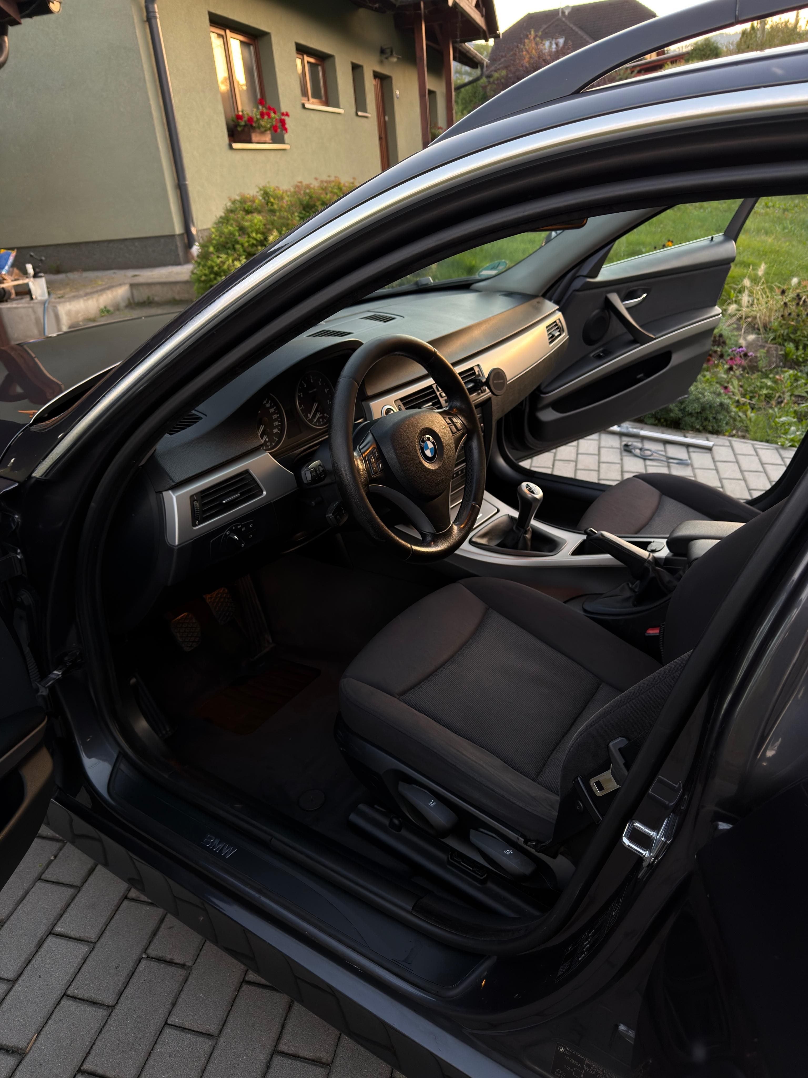 BMW Řada 3, BMW 325i E91 160kw 2006 N52 - fotka 5